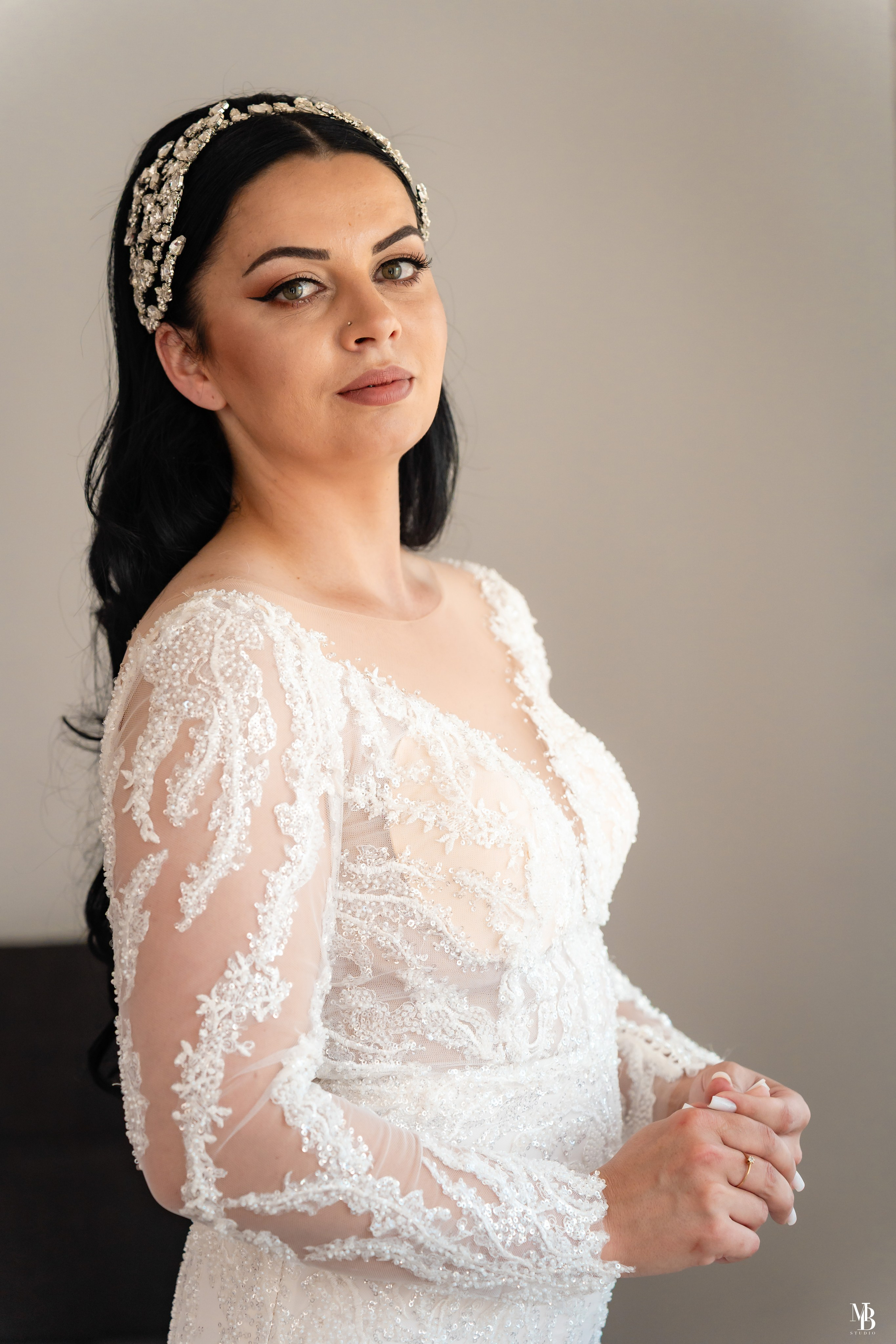 Cristina și Angelica. MBT STUDIO