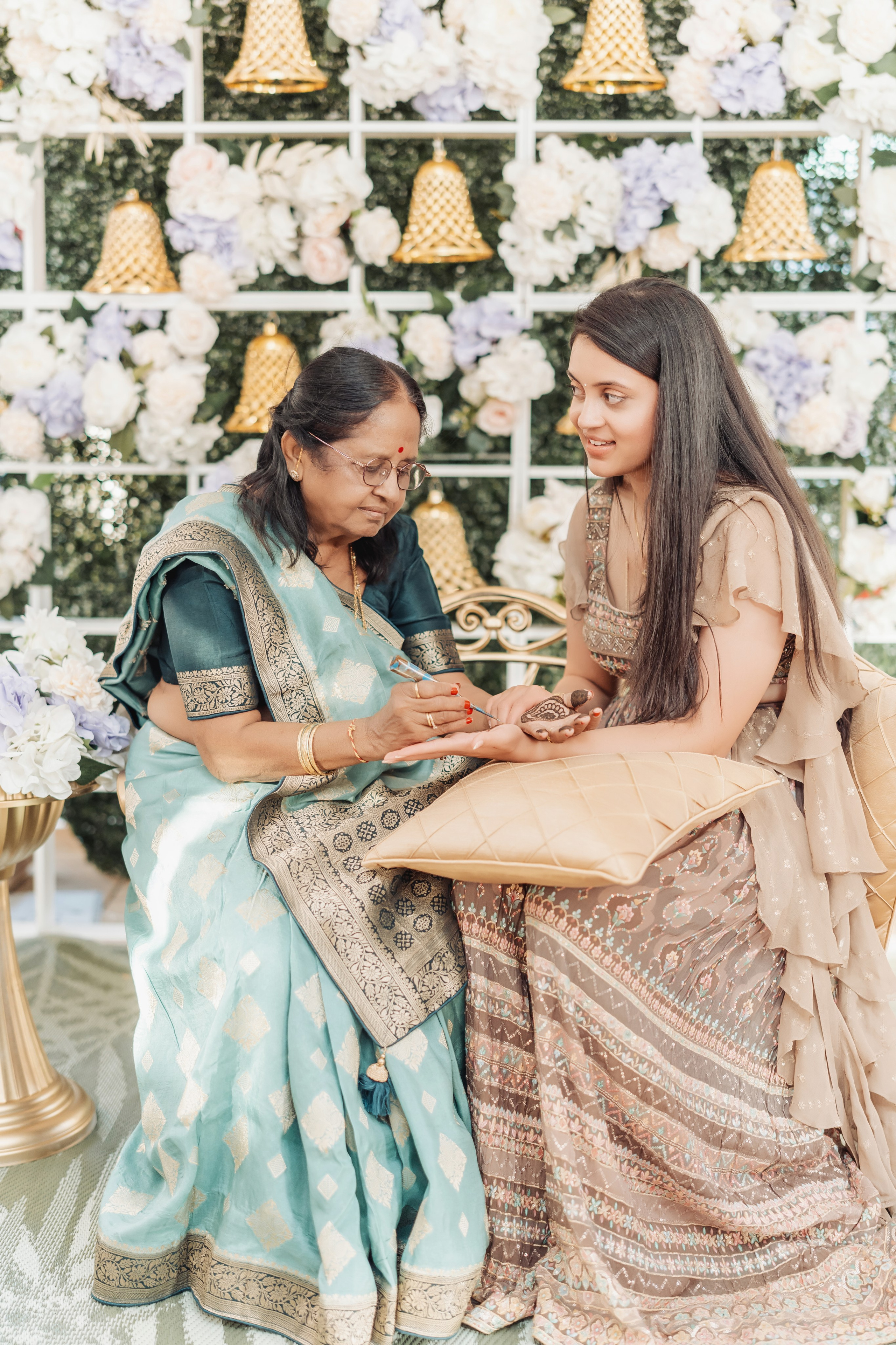 Darshil & Shailja. Wedding Photographer & Cinematographer studios