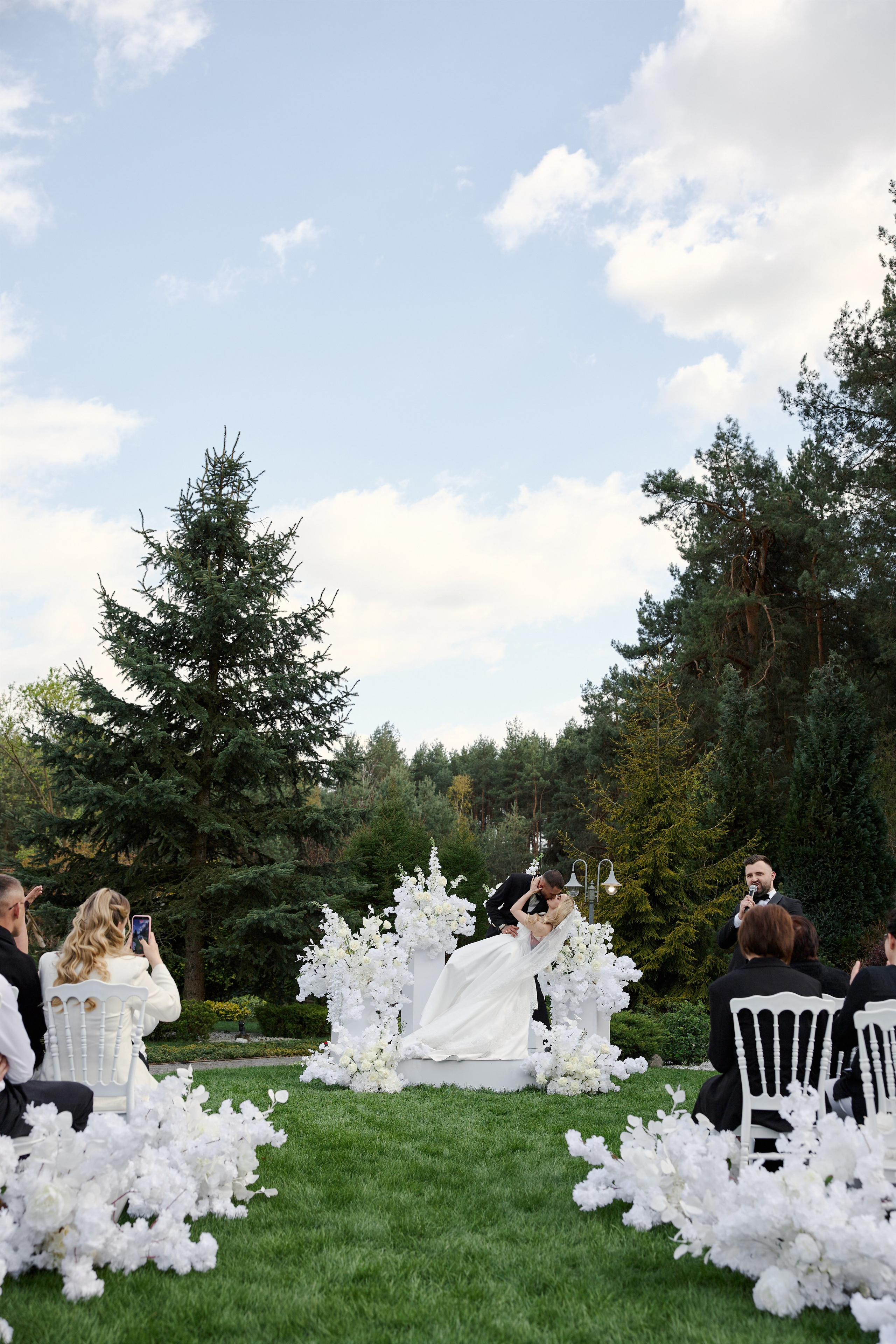 Natalia & Roman. Dworek przy lesie. Fotograf ślubny i rodzinny w Krakowie Yana Klymova