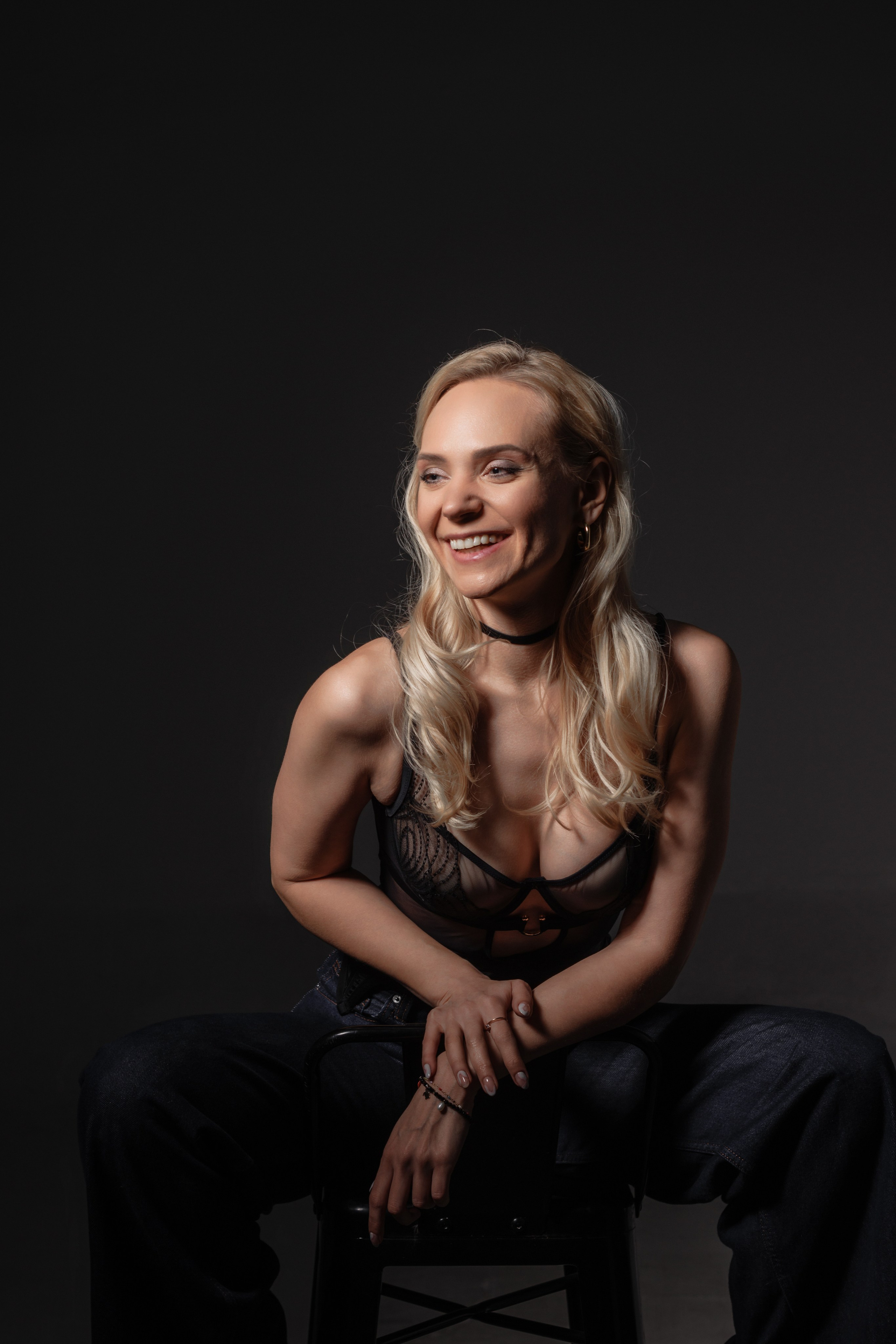 Sesión de fotos de retrato de una chica en el estudio. Fotógrafo de retrato, familia y reportajes en Valencia | España | Europa Vitalii Lumier