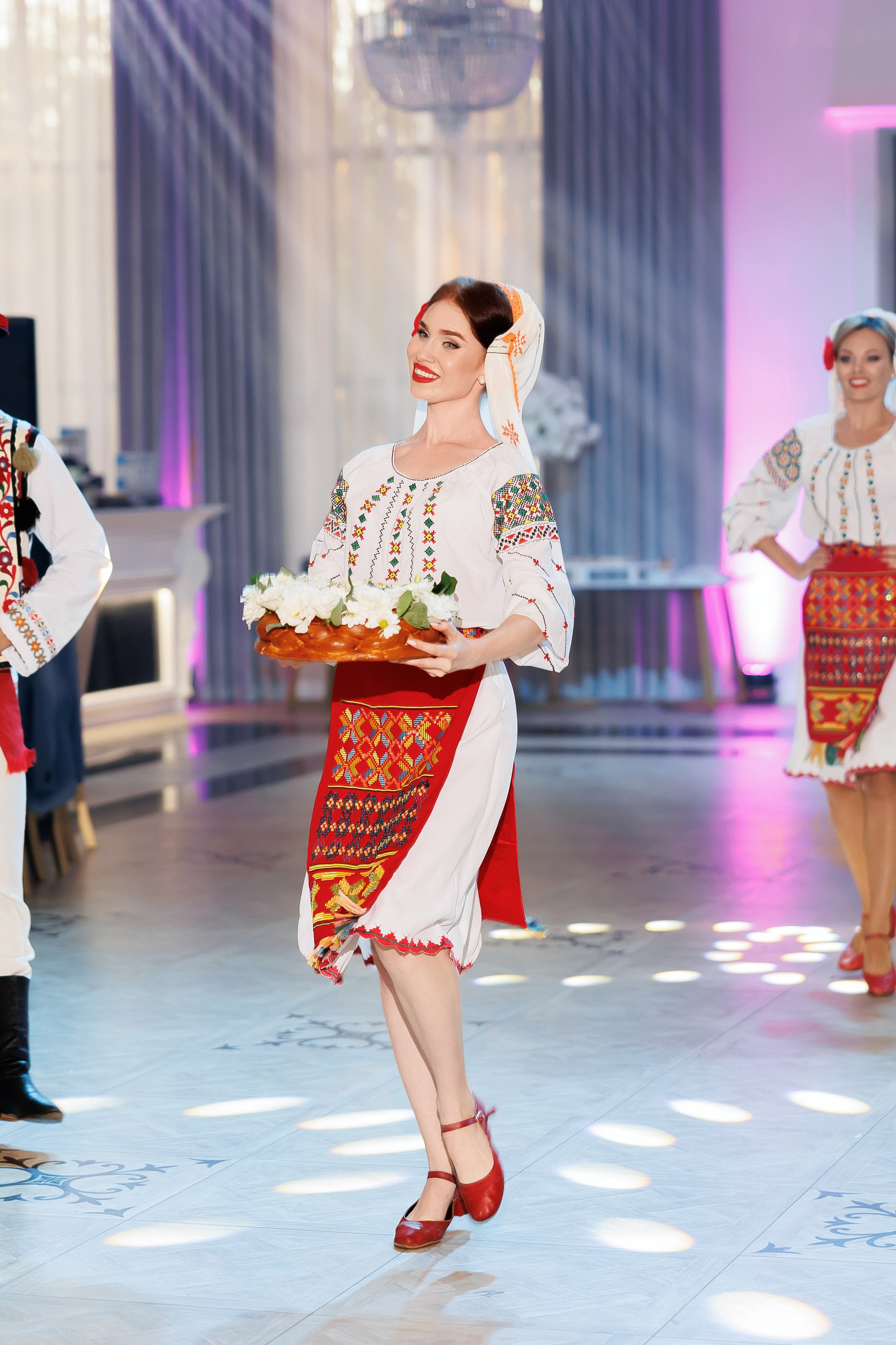 Eugen & Livia — Grand Elysee — Wedding Day. Servicii Foto și Video 067188353