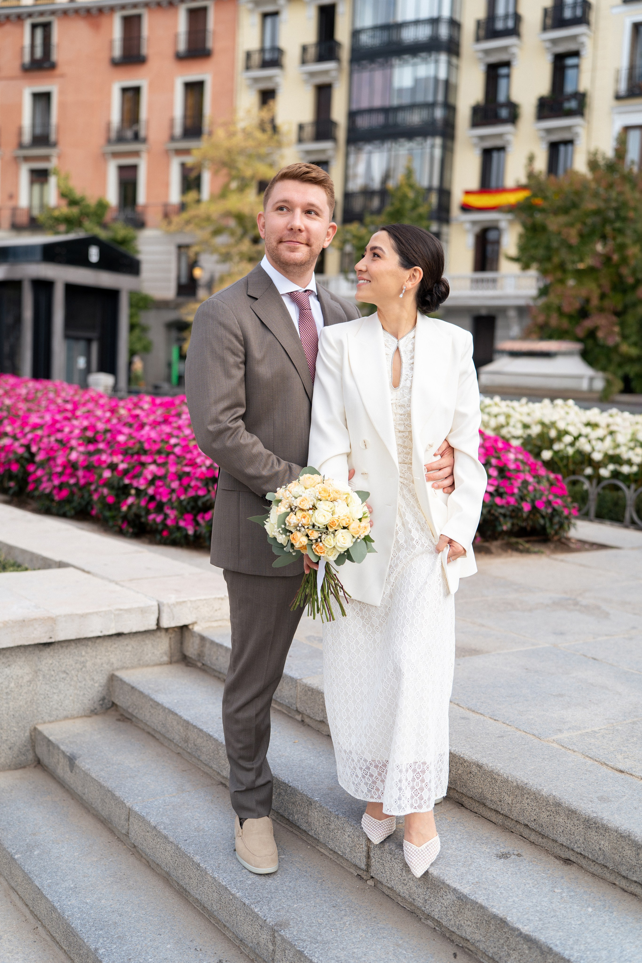 Elopement photoshoot in Madrid city centre. Fotógrafo en Madrid, España. Alyona Belyaninova