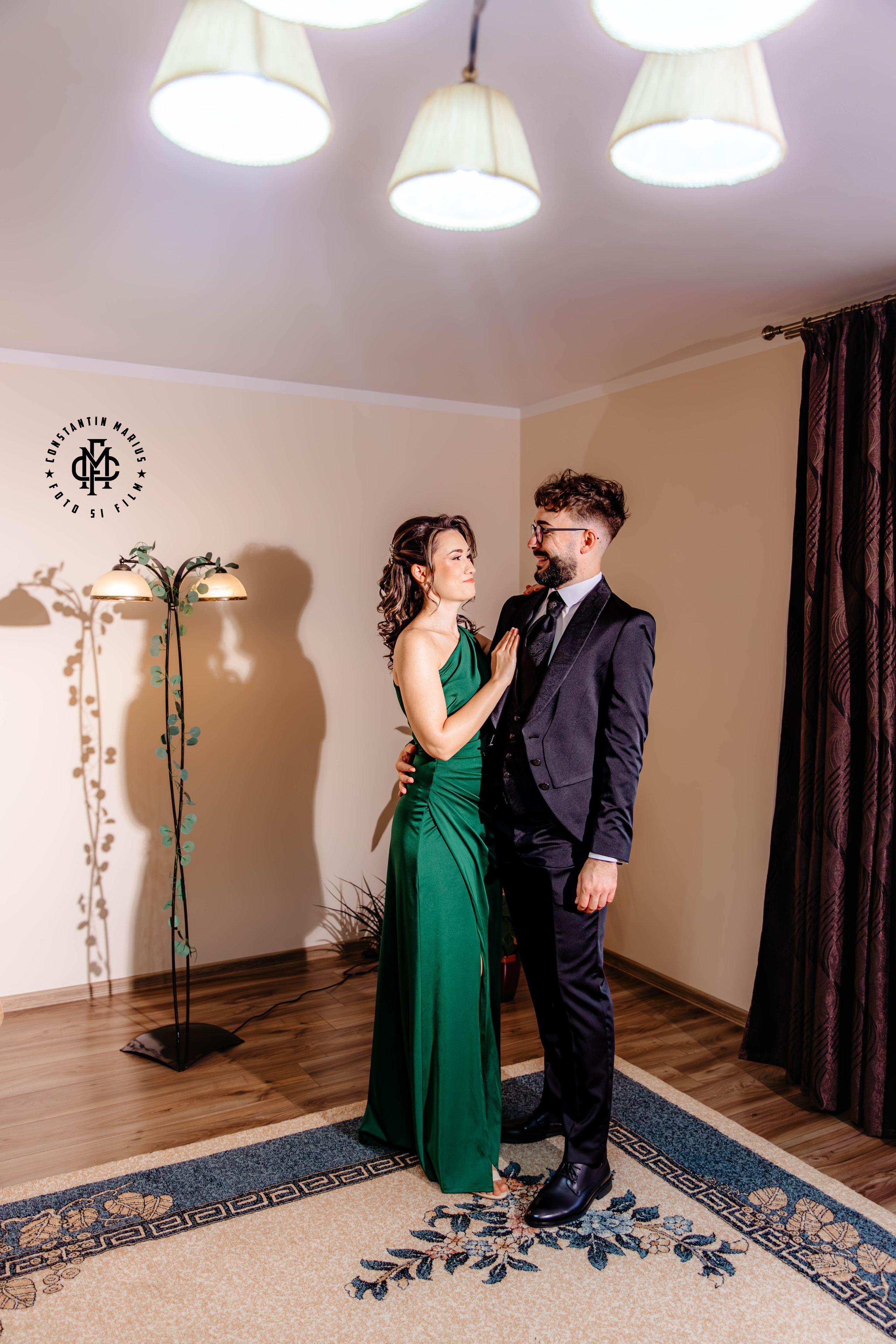 WEDDING PHOTOGRAPHY. DESPRE NOI