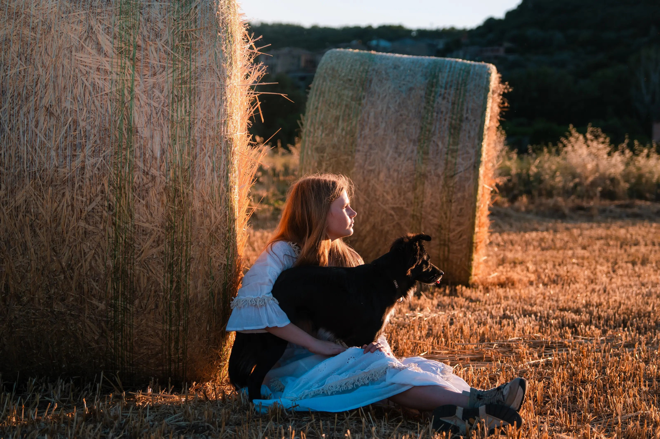 Agnia en el campo. Fotógrafa y videógrafa en Lleida y Pirineos | Alba del Norte Studio