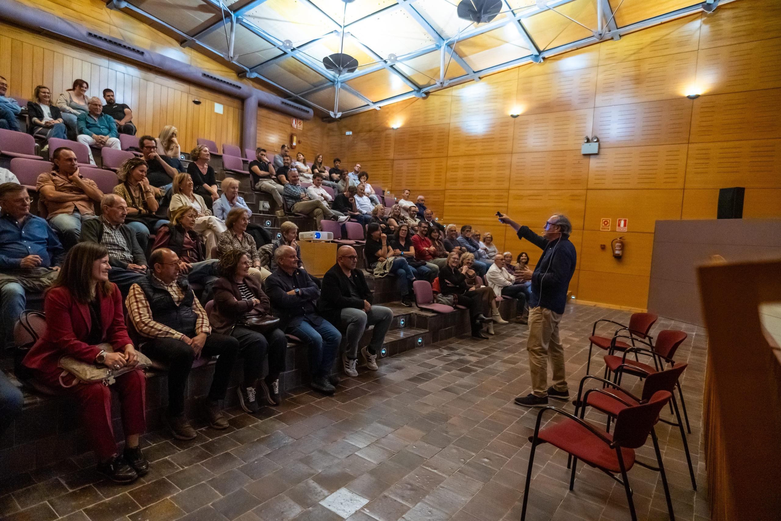 FemTalks, Abril 2026, Tremp. Fotógrafa y videógrafa en Lleida y Pirineos | Alba del Norte Studio