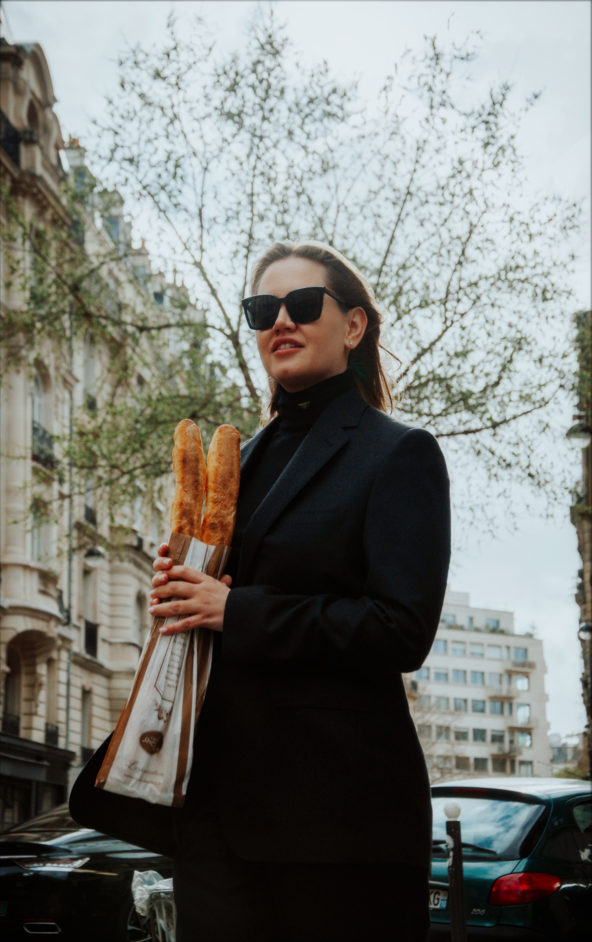 Фотосессия подруг у Эйфелевой башни. Фотограф в Париже Полина Осипова