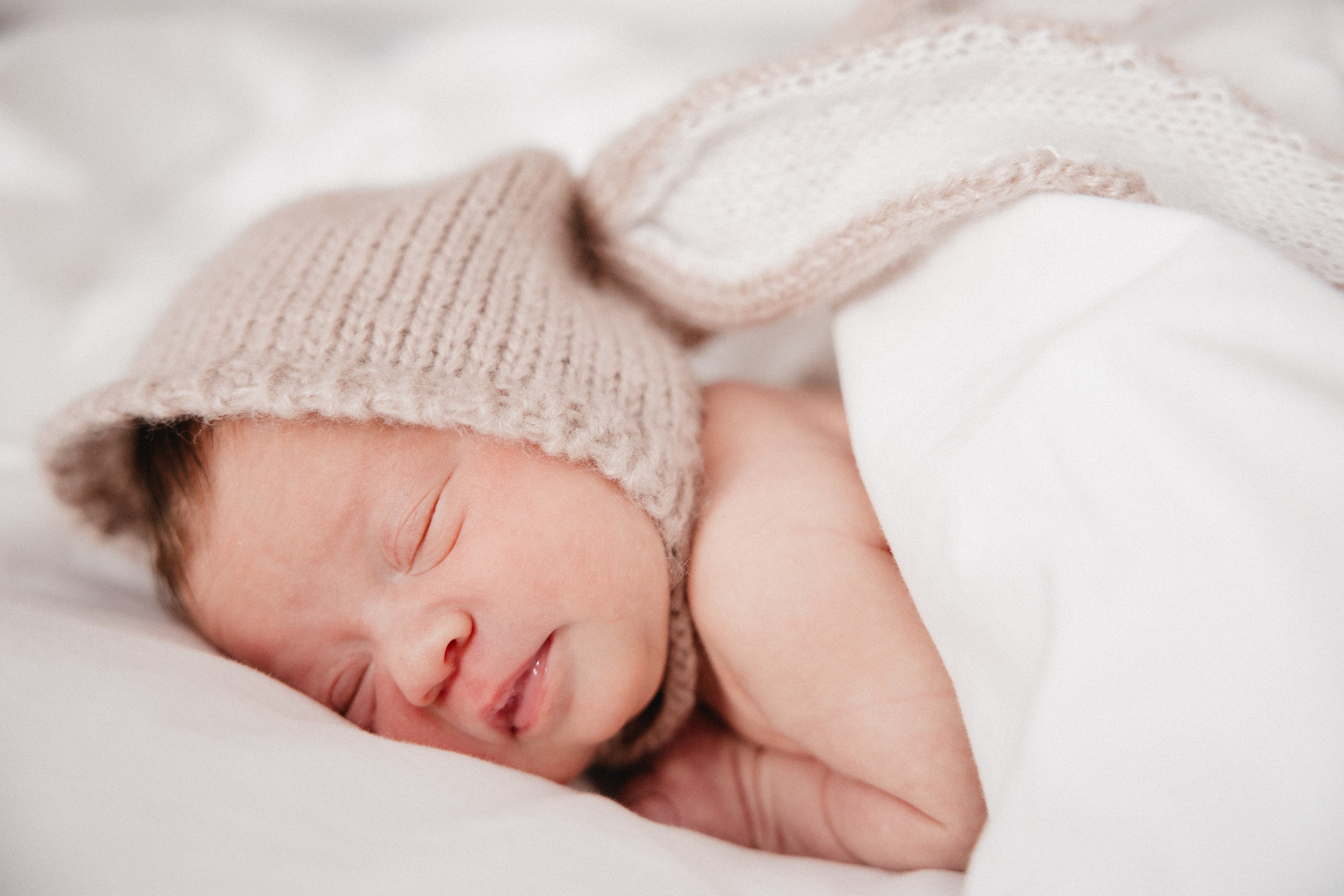 Neugeborenenfotos Zuhause. Hochzeitsfotografie |Hochzeitsfotograf Bochum | Hochzeitsfotograf Dortmund | Hochzeitsfotograf Essen | Hochzeitsfotograf Ruhrgebiet