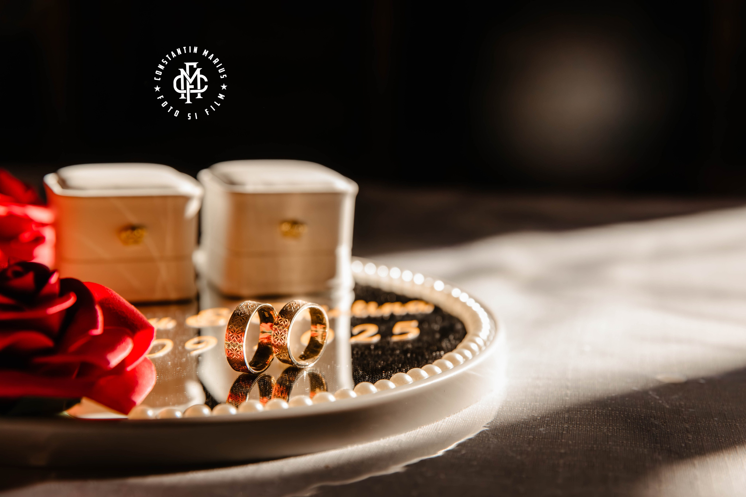 WEDDING PHOTOGRAPHY. DESPRE NOI