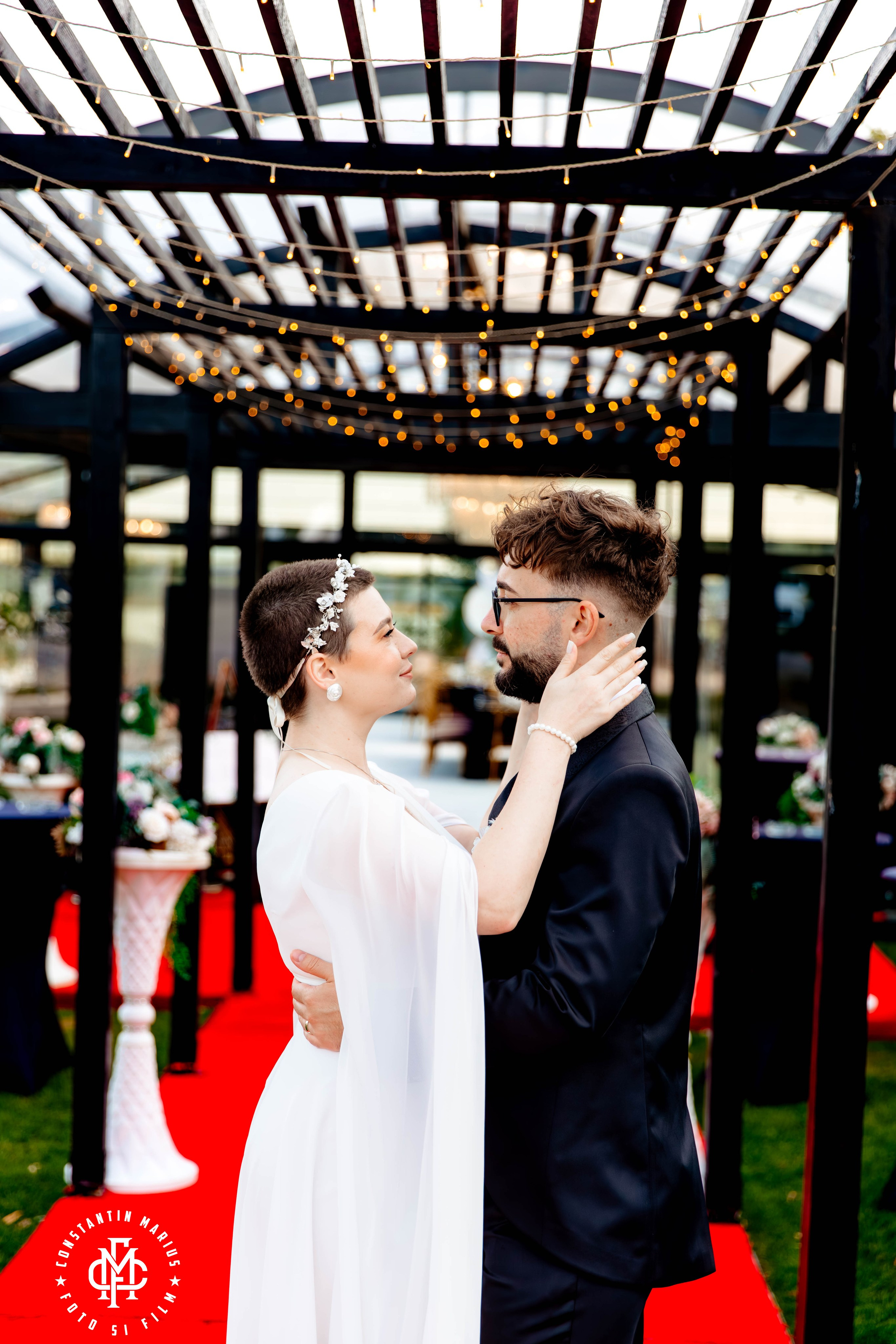 WEDDING PHOTOGRAPHY. DESPRE NOI