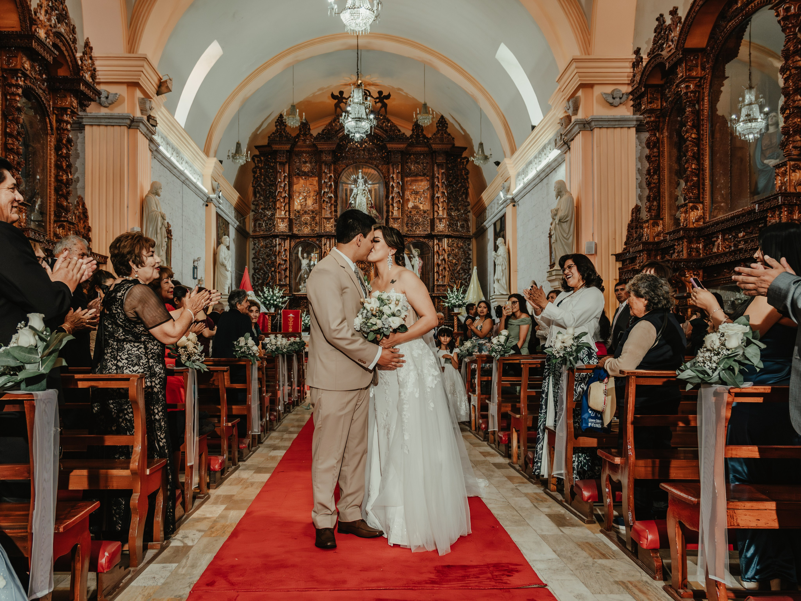 CARLA Y MARIO BODA RELIGIOSA. Studio KVTA | Fotografía y Video de Bodas en Arequipa