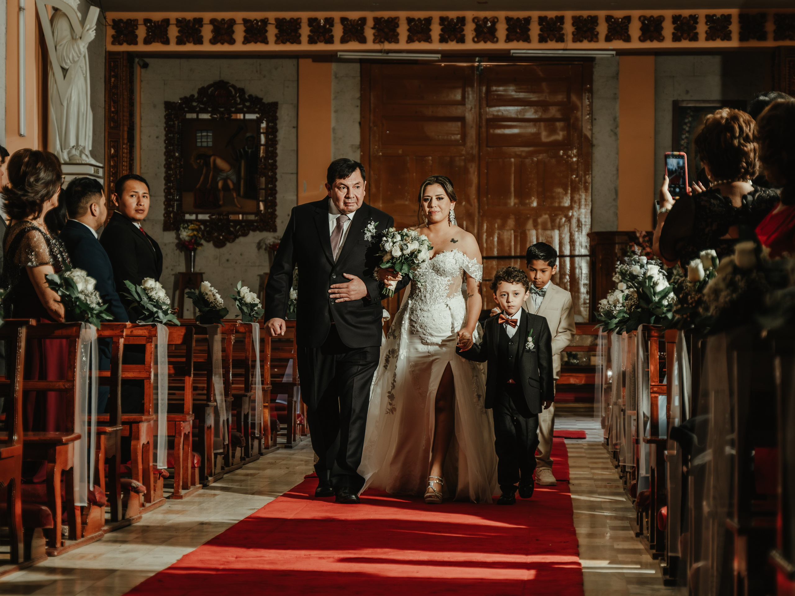 CARLA Y MARIO BODA RELIGIOSA. Studio KVTA | Fotografía y Video de Bodas en Arequipa