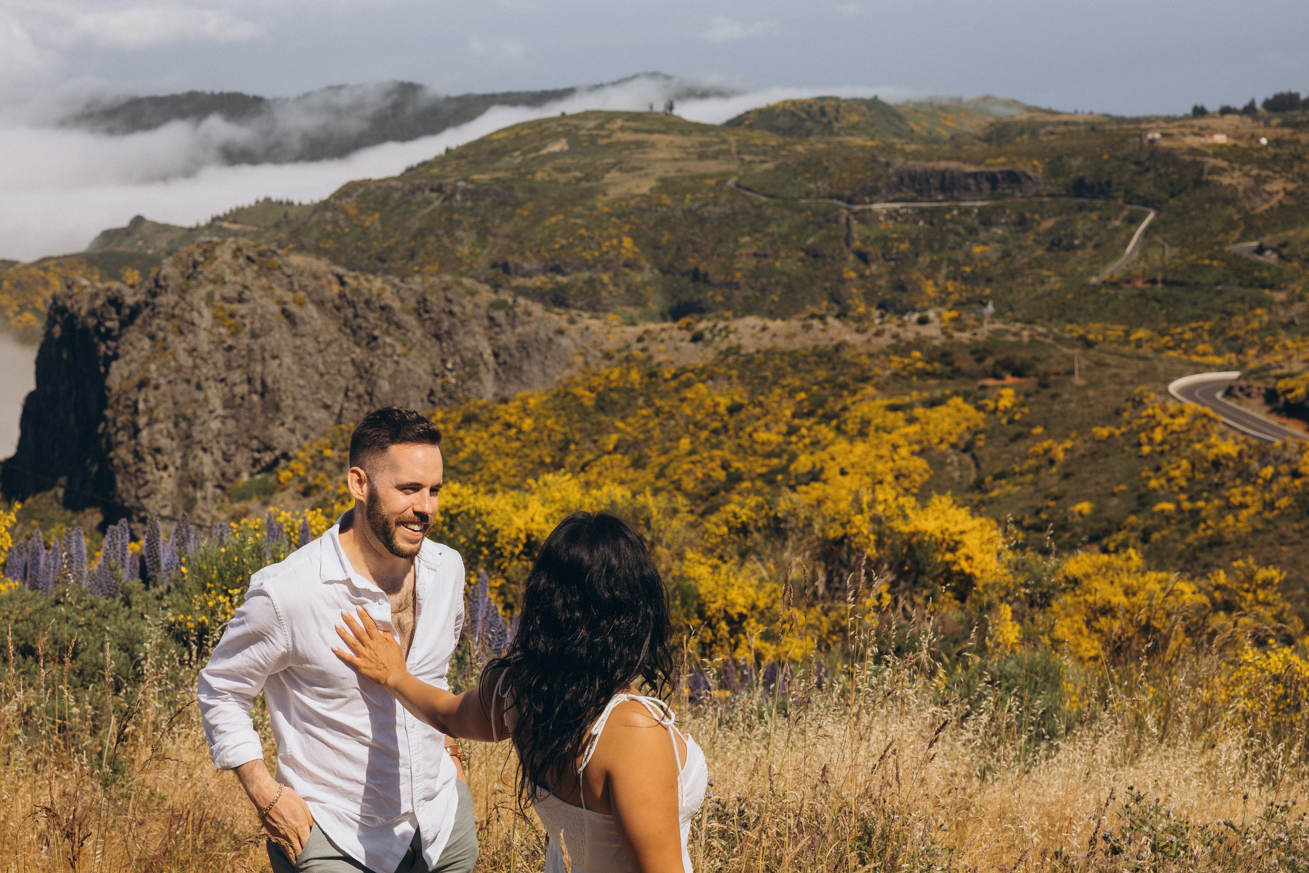 Proposal at Pico do Arieiro, Madeira – romantic engagement with breathtaking mountain views, capturing intimate moments in nature.