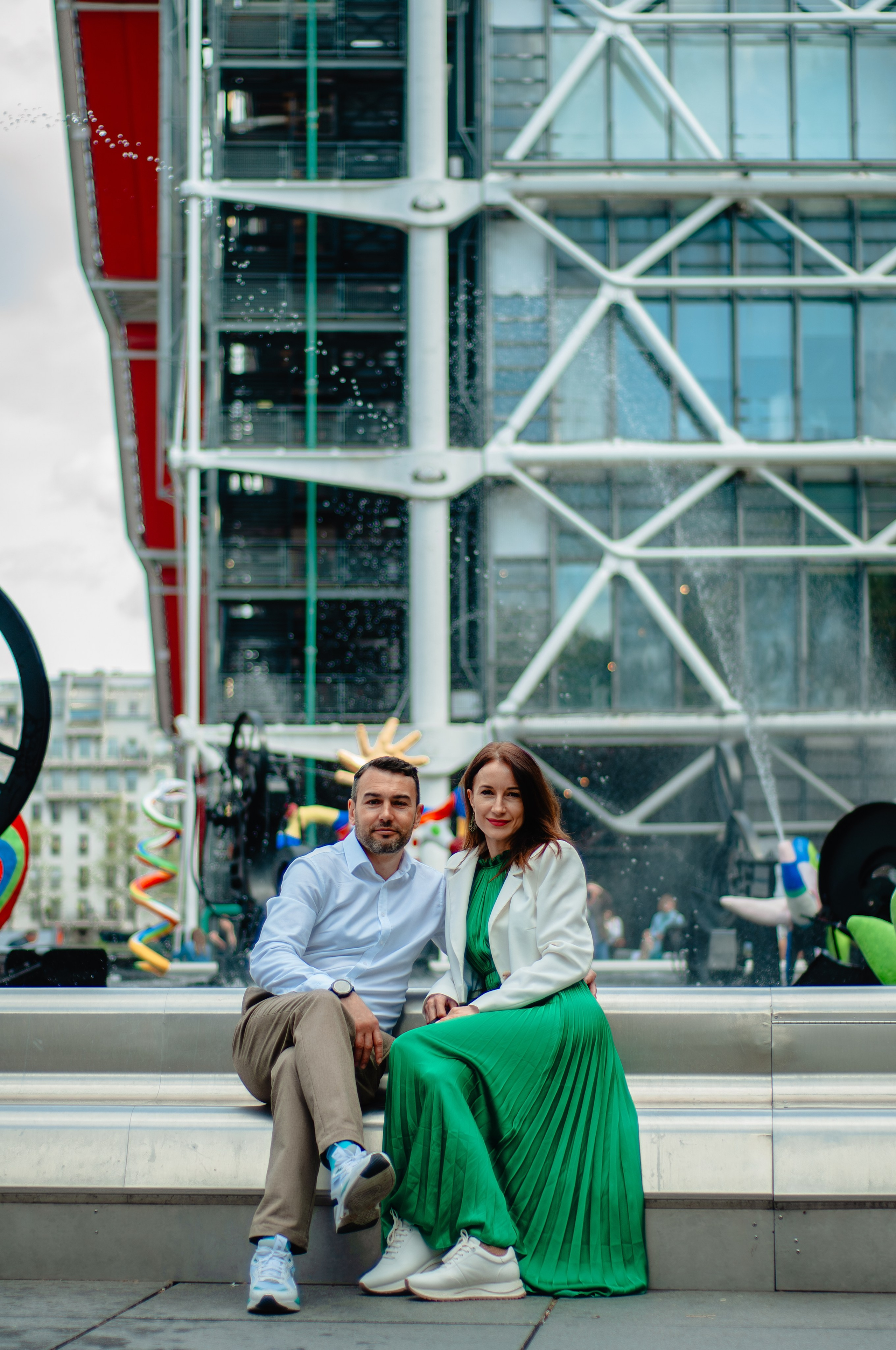 Couple photoshoot in blooming Marais. Paris photographer — Polina Osipova