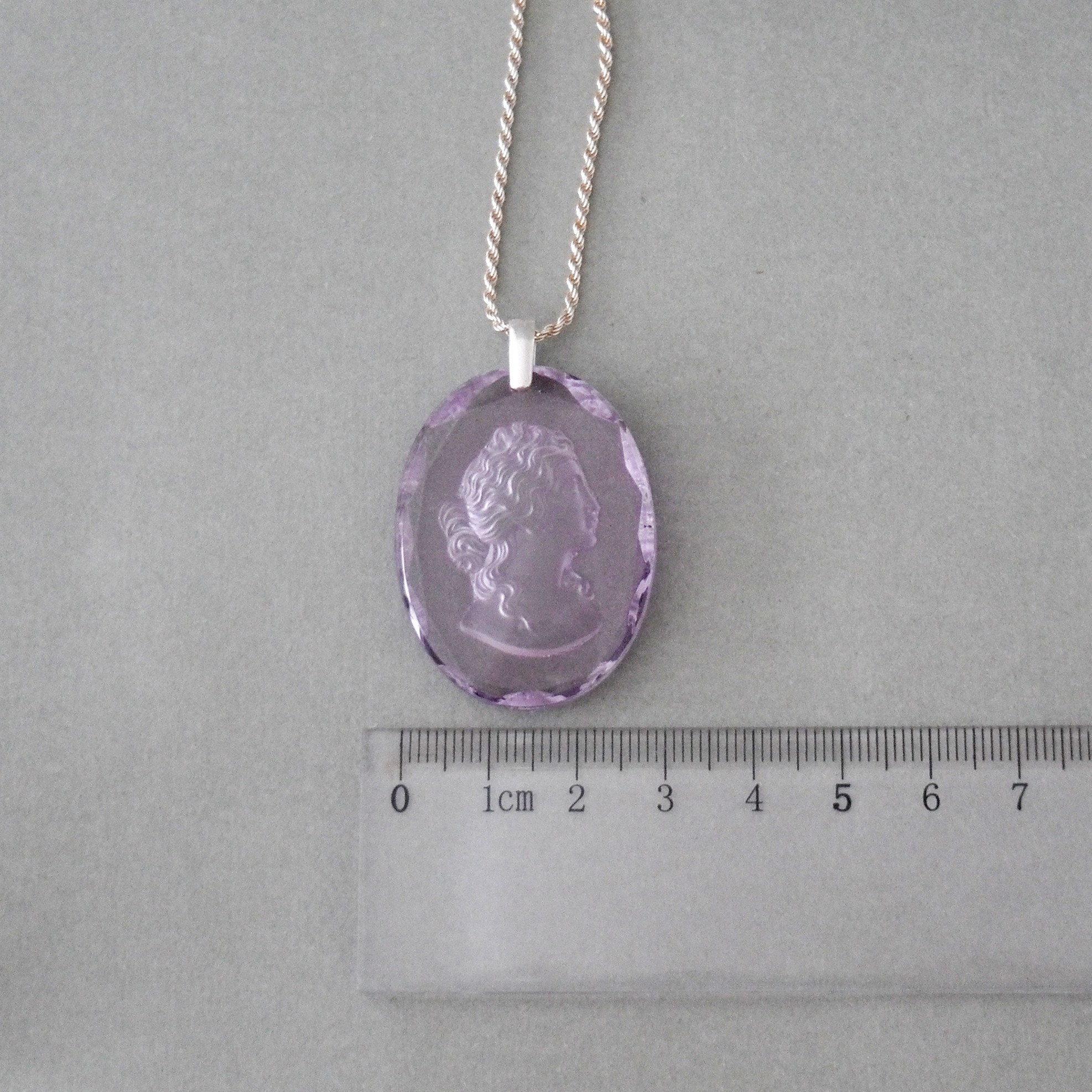 Mademoiselle. Современнные и актикварные украшения в Барселоне, Москве и Санкт-Петербурге