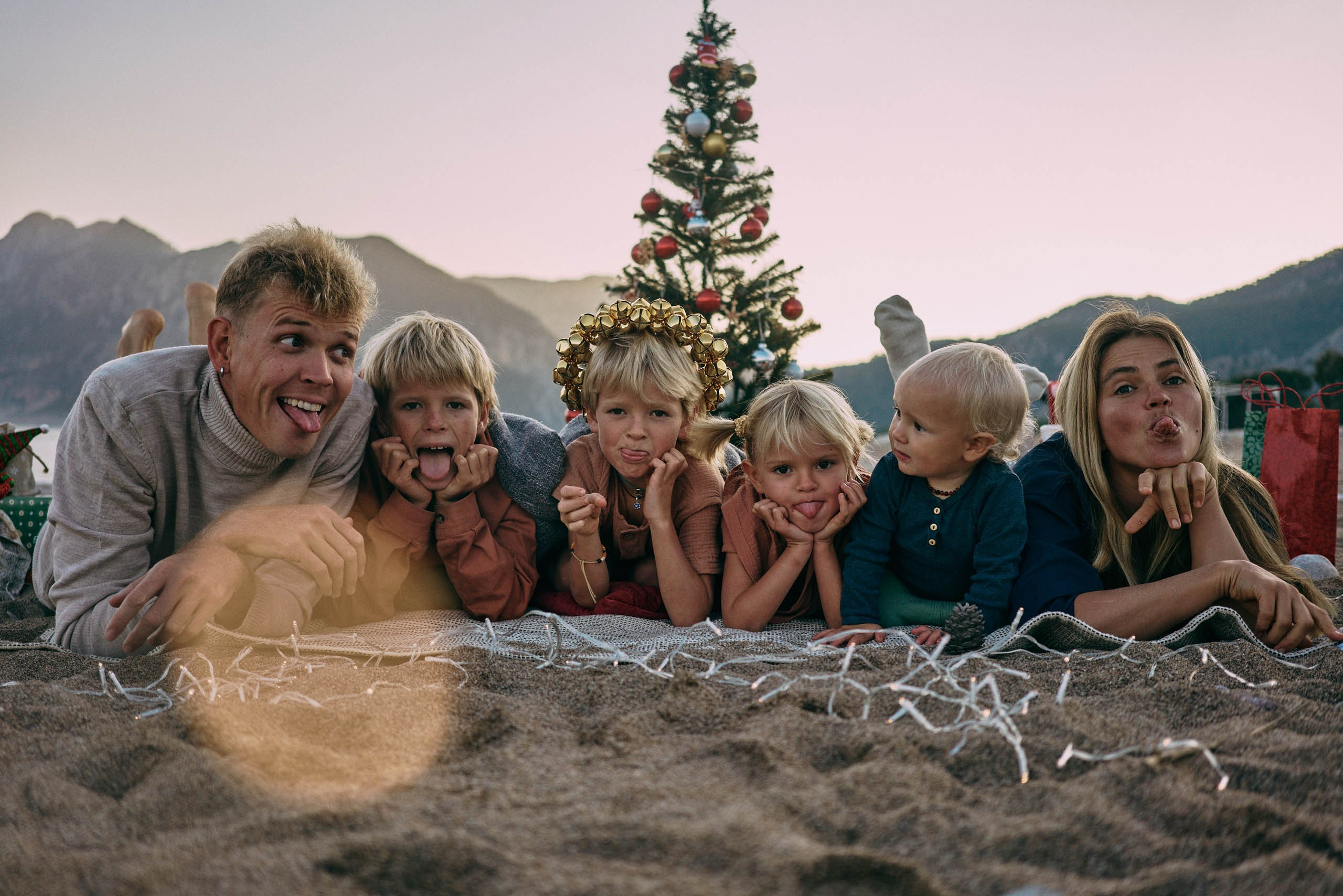 Holiday Beach Family Session in San Francisco & Pacifica — Candid Lifestyle Photography for a Family of Six. Bay Area Life | Event, Wedding & Commercial Photography Agency