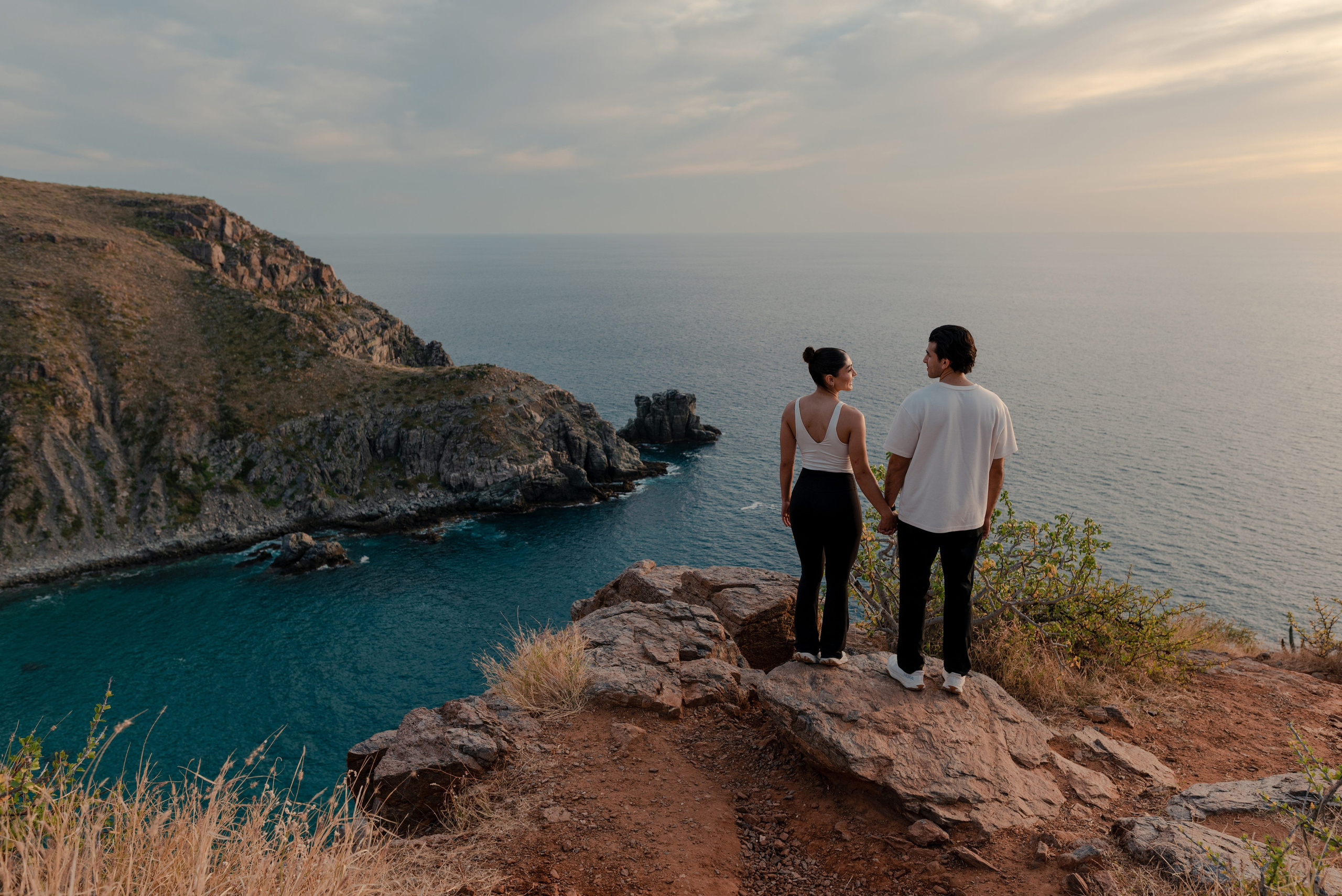 Couple in their romantic session, on the edge of the cliff at Punta Lobos, Todos Santos