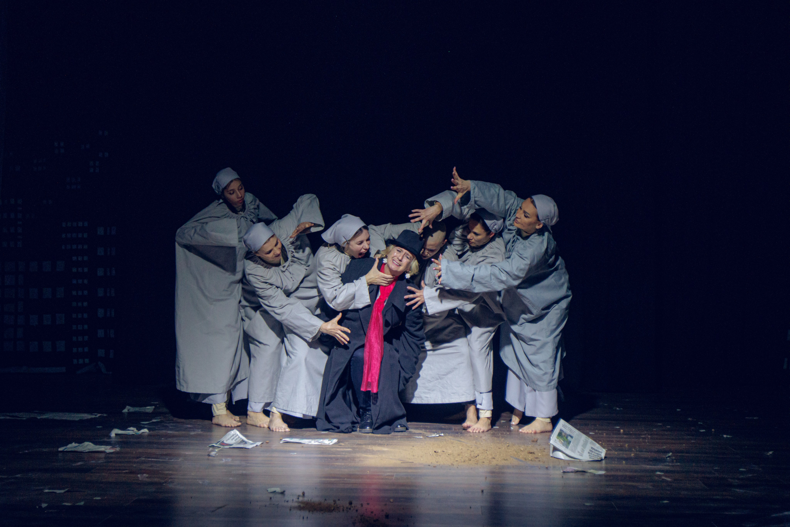 Fotos de la representación teatral en Valencia. Fotógrafo de retrato, familia y reportajes en Valencia | España | Europa Vitalii Lumier