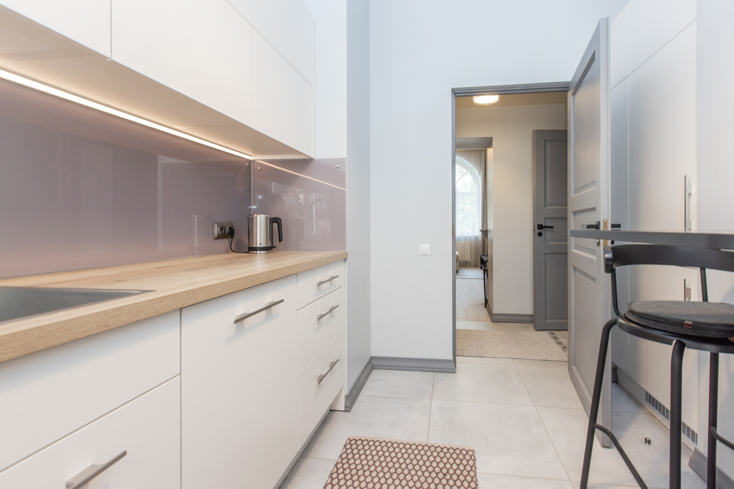 DZĪVOKLIS B. Sākums