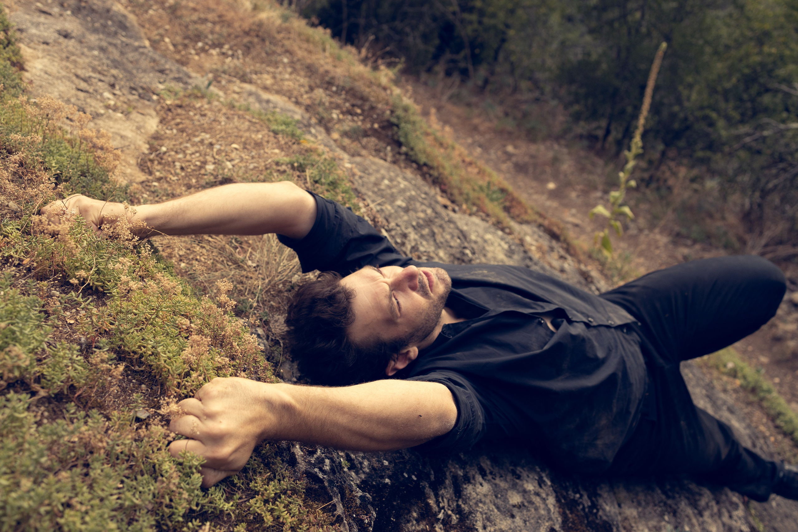 Portrait du portfolio d’un acteur Avignon Provence France. Histoires d’amour, séances photos de famille et de mariage en France