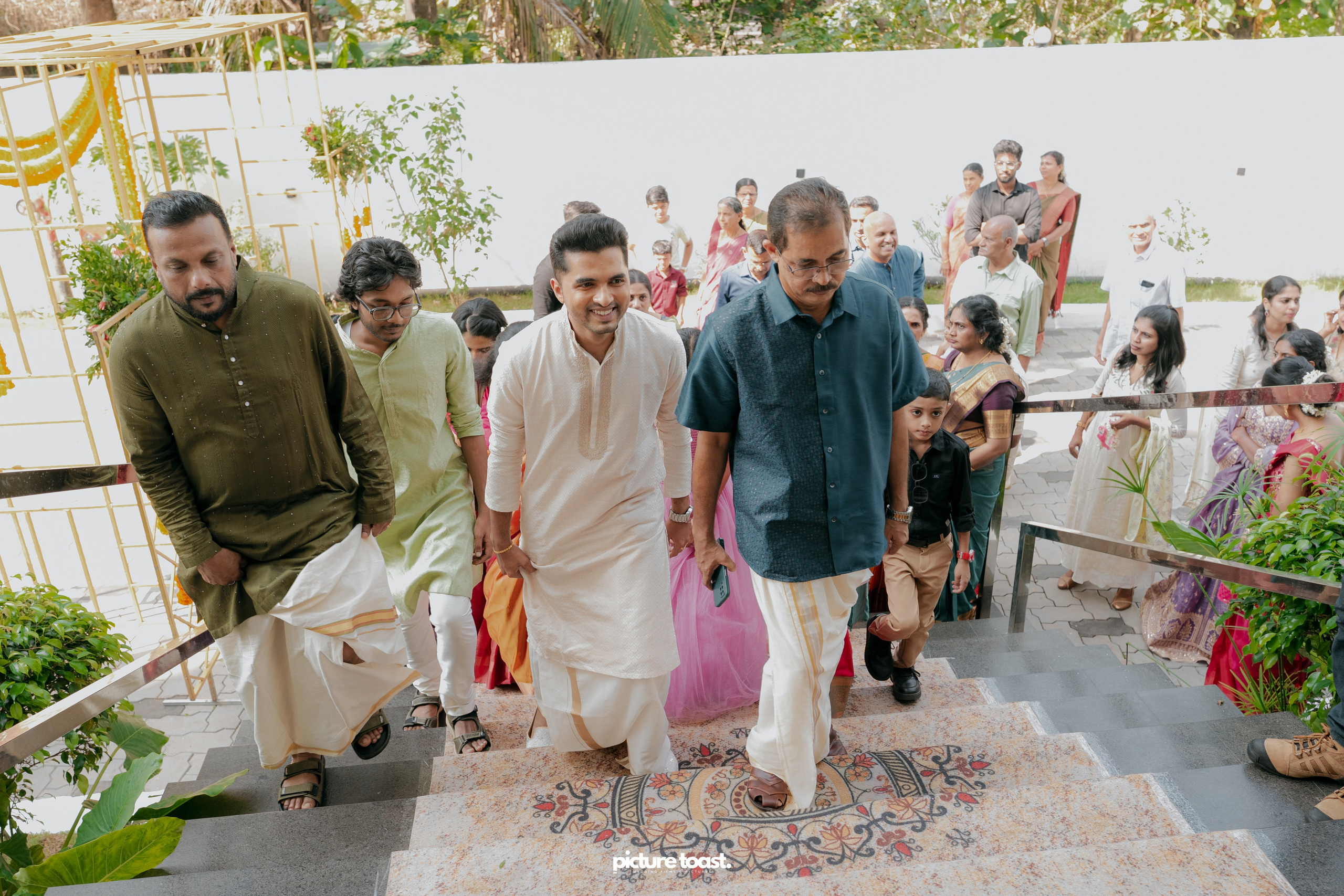 Traditional Kerala Hindu Wedding. Fine art Wedding Photographers in India & Canada