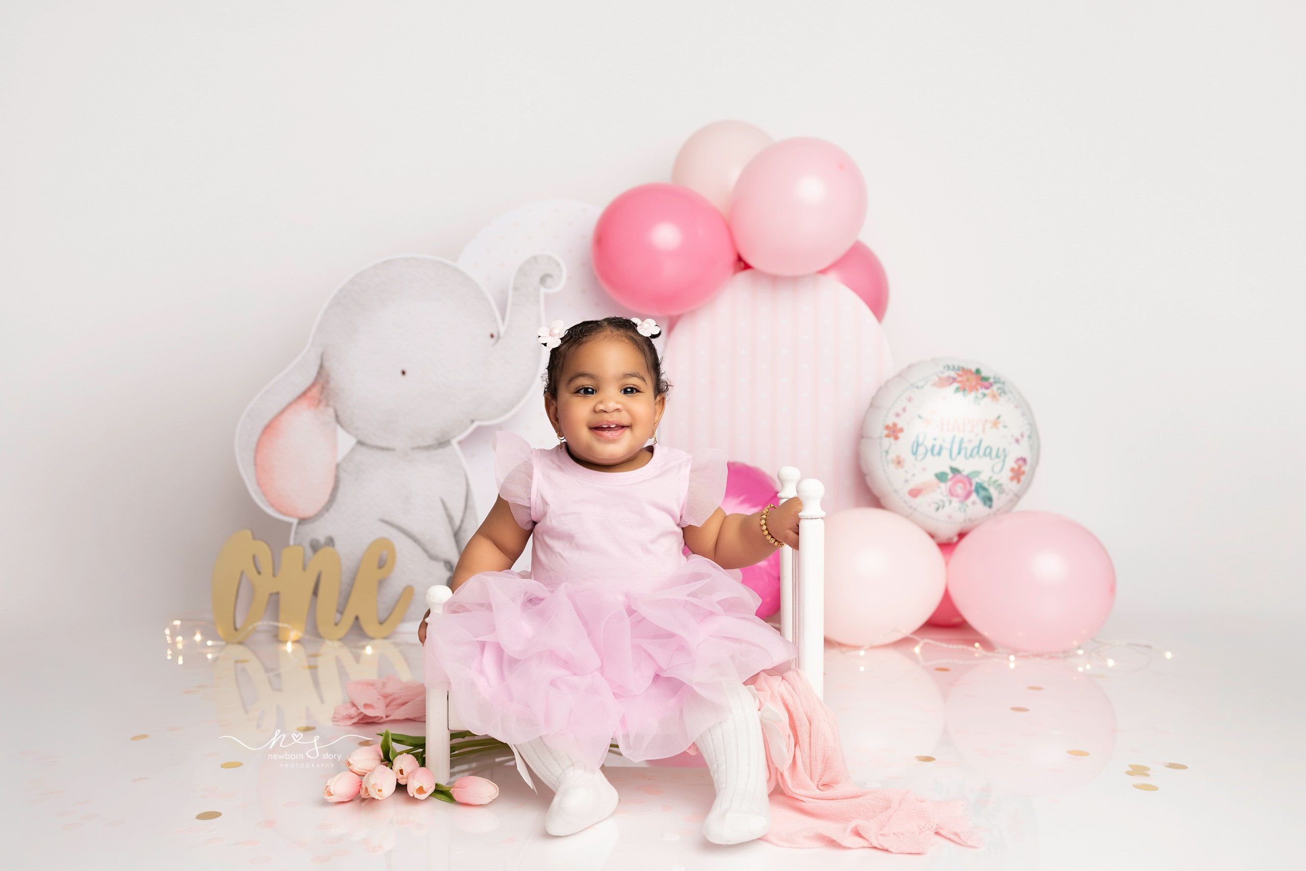 CAKE SMASH PHOTOGRAPHY. Newborn, Sitter and Cake Smash Photographer in Doha, Qatar