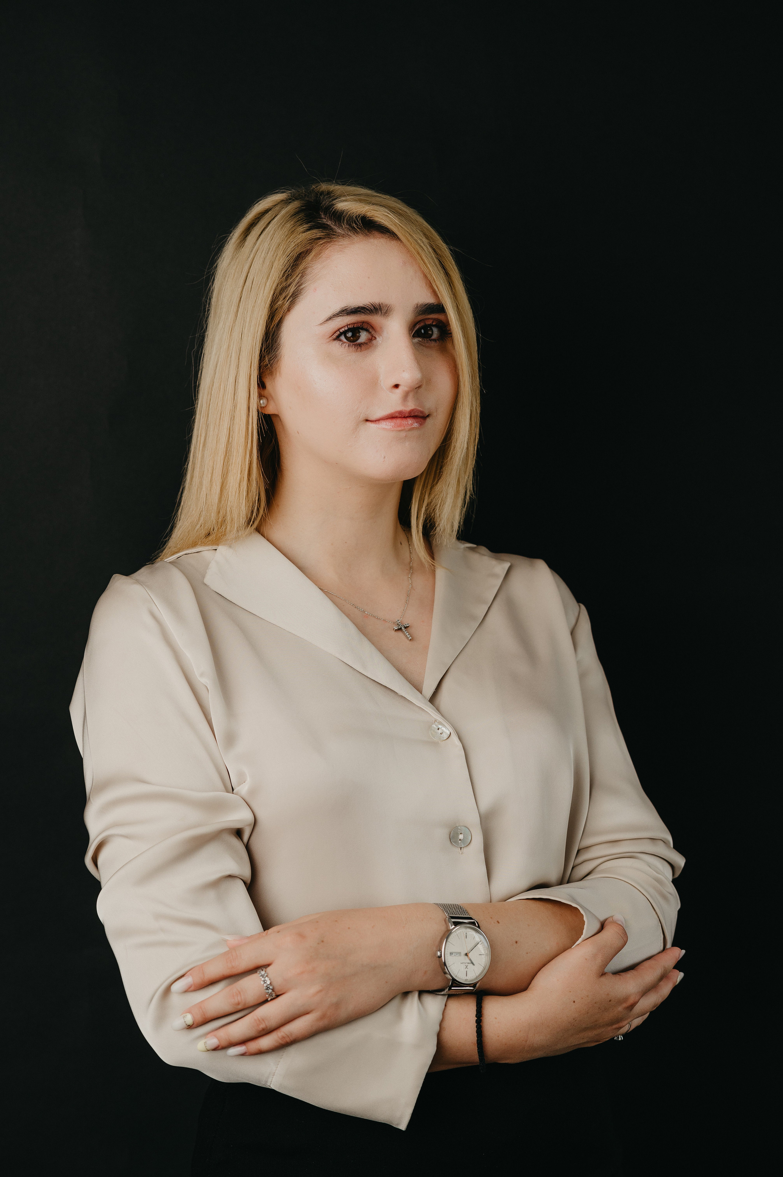 Studio. Valentin Melen - fotograf de nunta 🤍