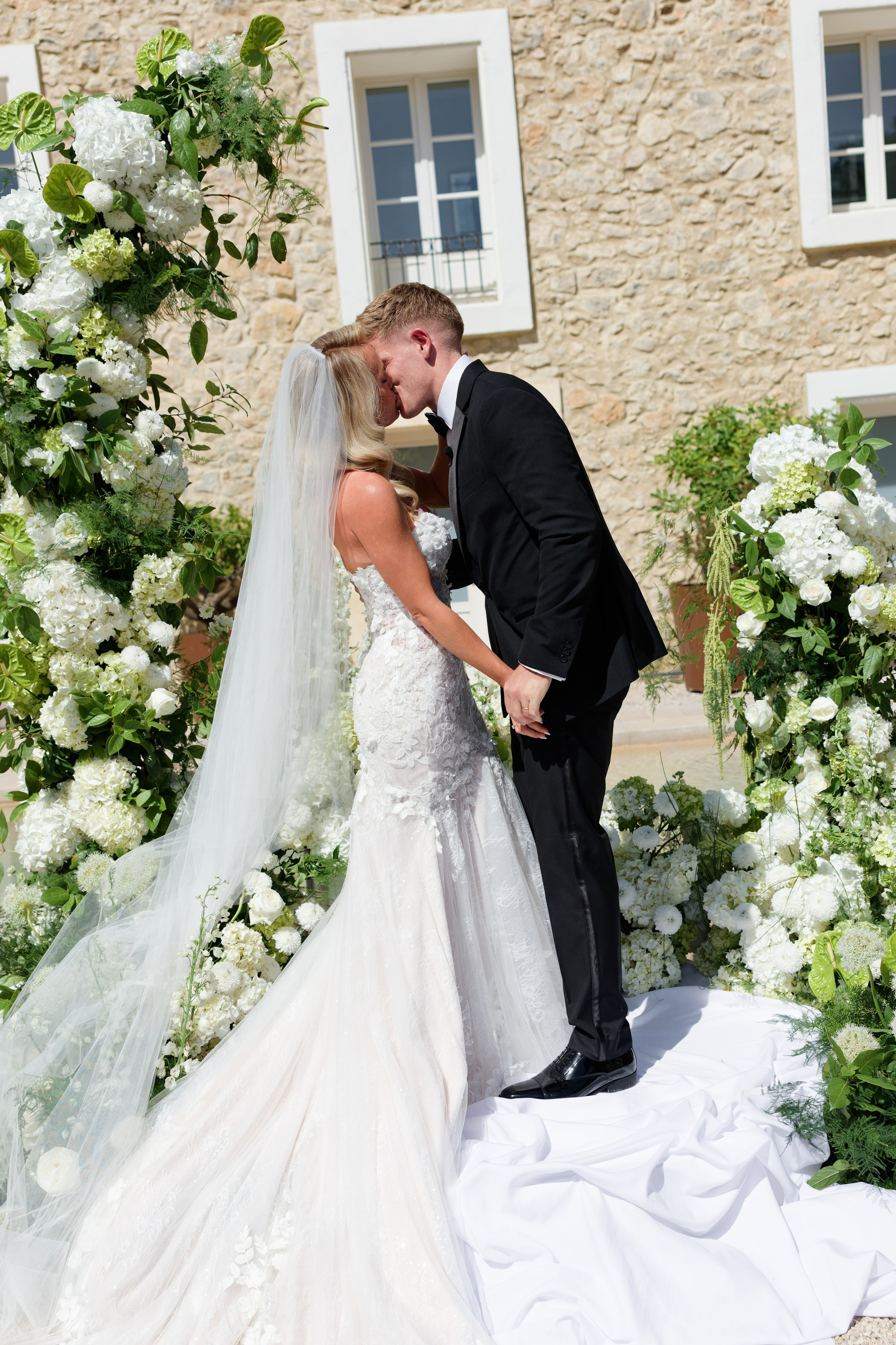 Wedding at Château L’Hospitalet in Narbonne, France. Destination Wedding Photographer — Nikita Burtsev