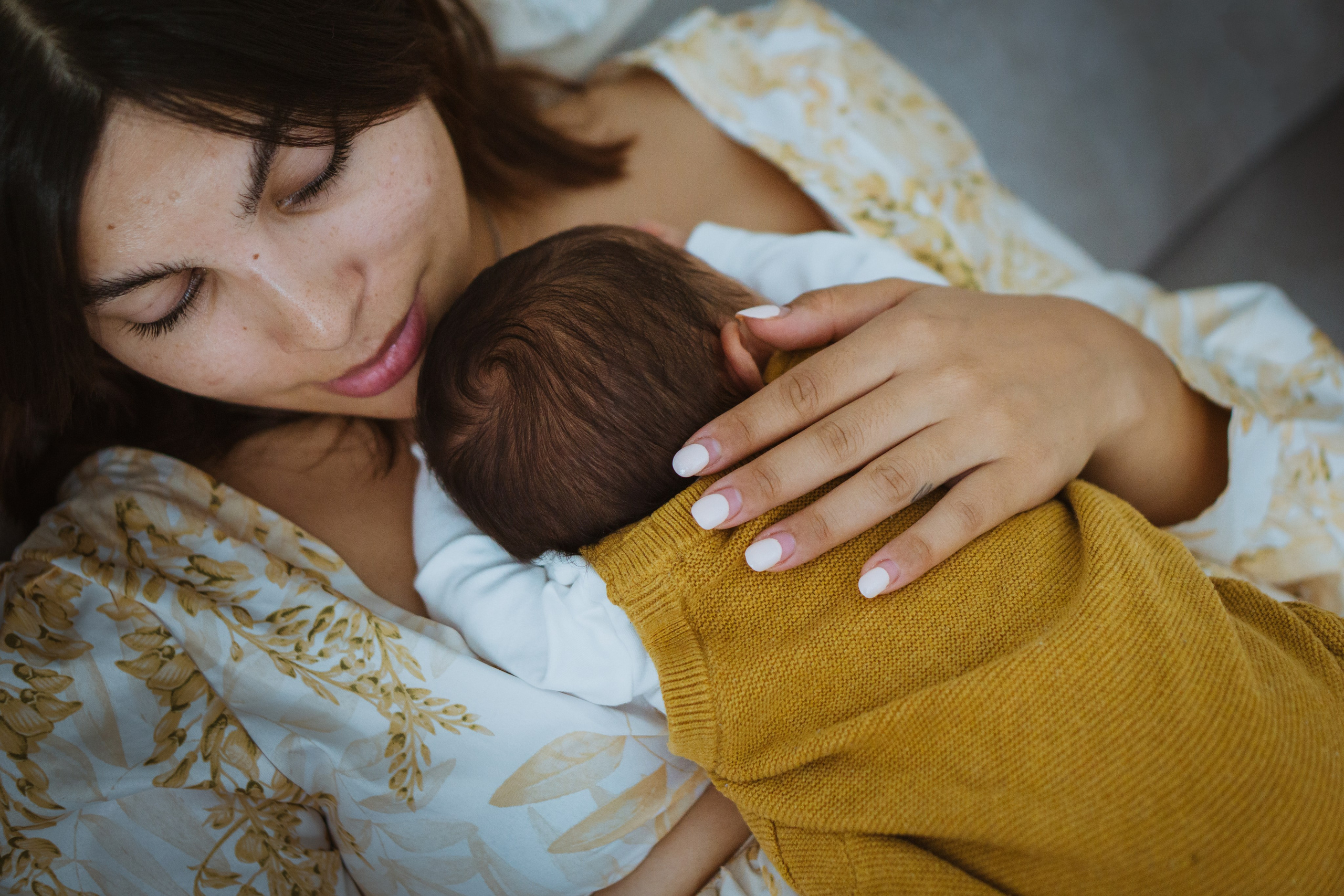 Monika, Pool newborn shooting. Family photographer Aargau Zurich