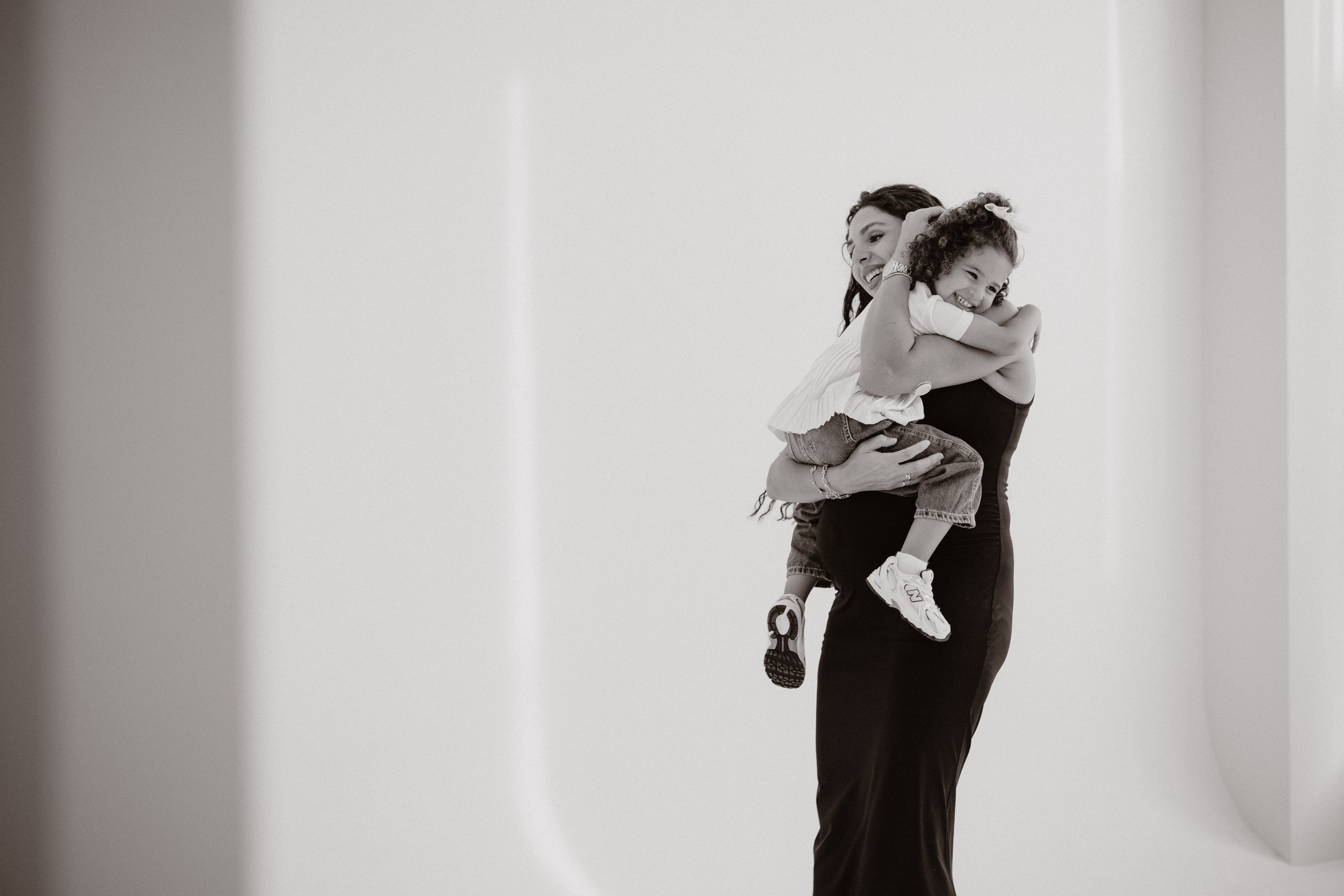 Maya. Wedding, Maternity & Family Photographer in Dubai, UAE & Worldwide
