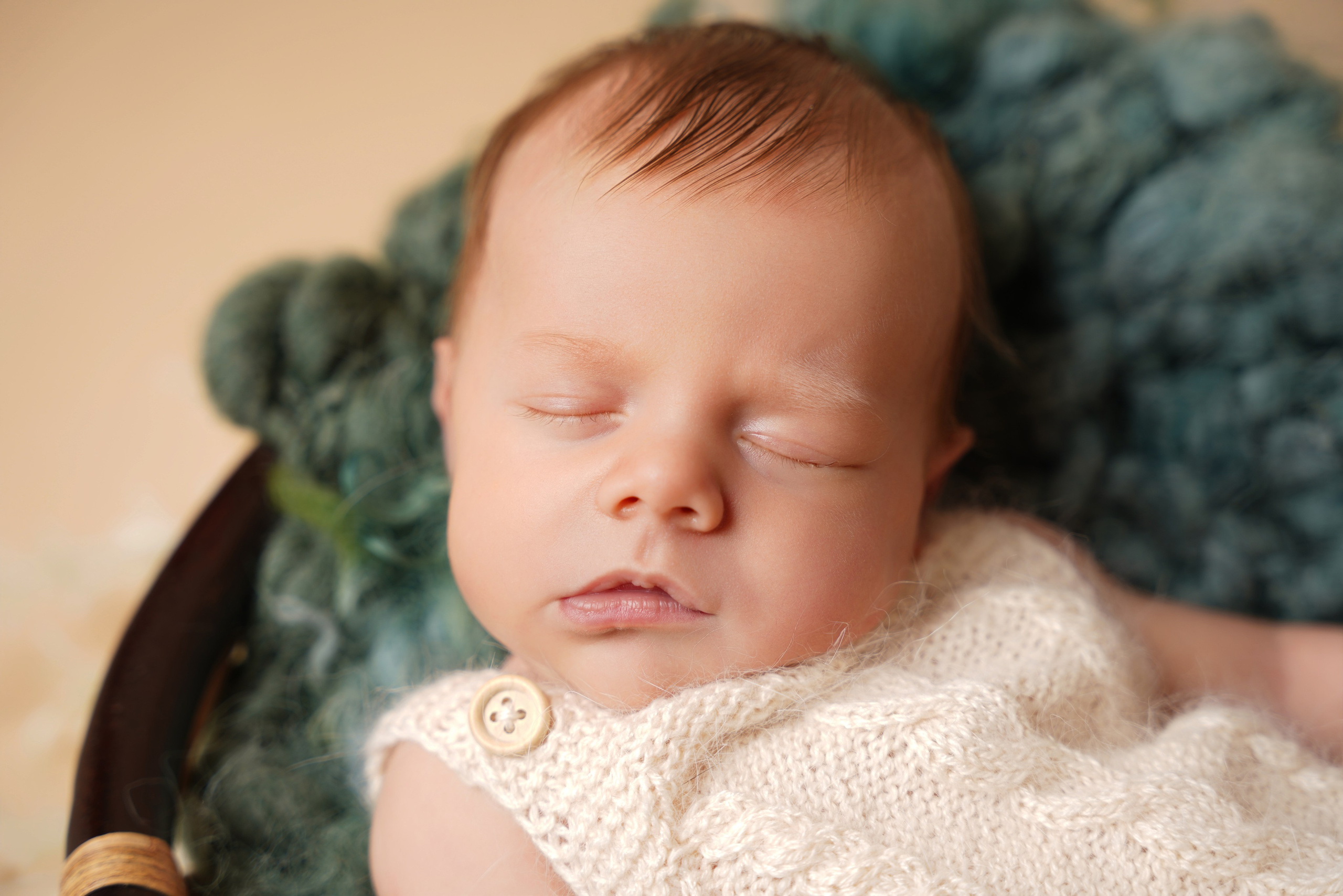 Professionelles Newbornfotoshooting in Augsburg. Neugeborenenfotografin und Retoucher in Augsburg Nastassia Schneider