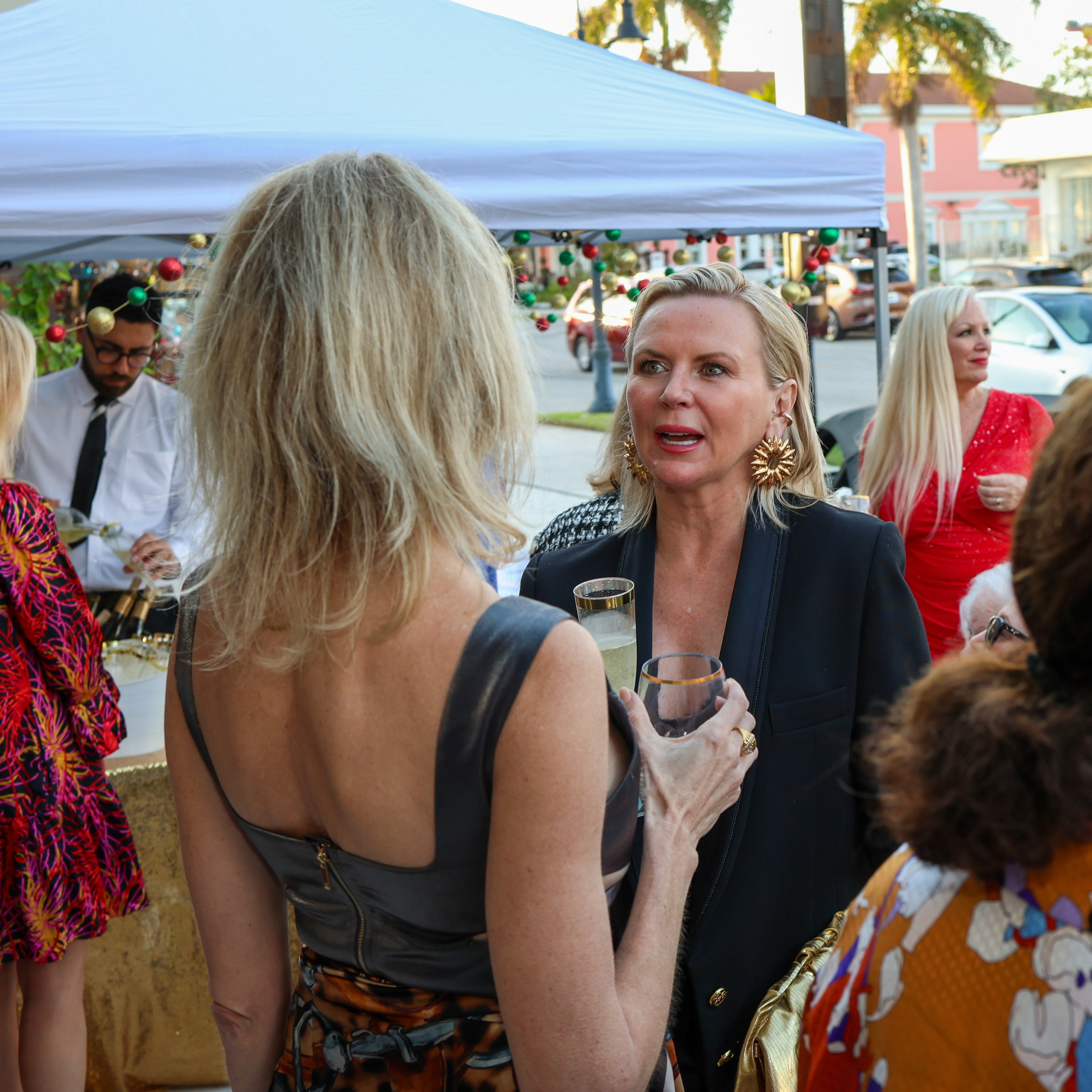 Paradise Coast Lifestyle Magazine. Out and About 239