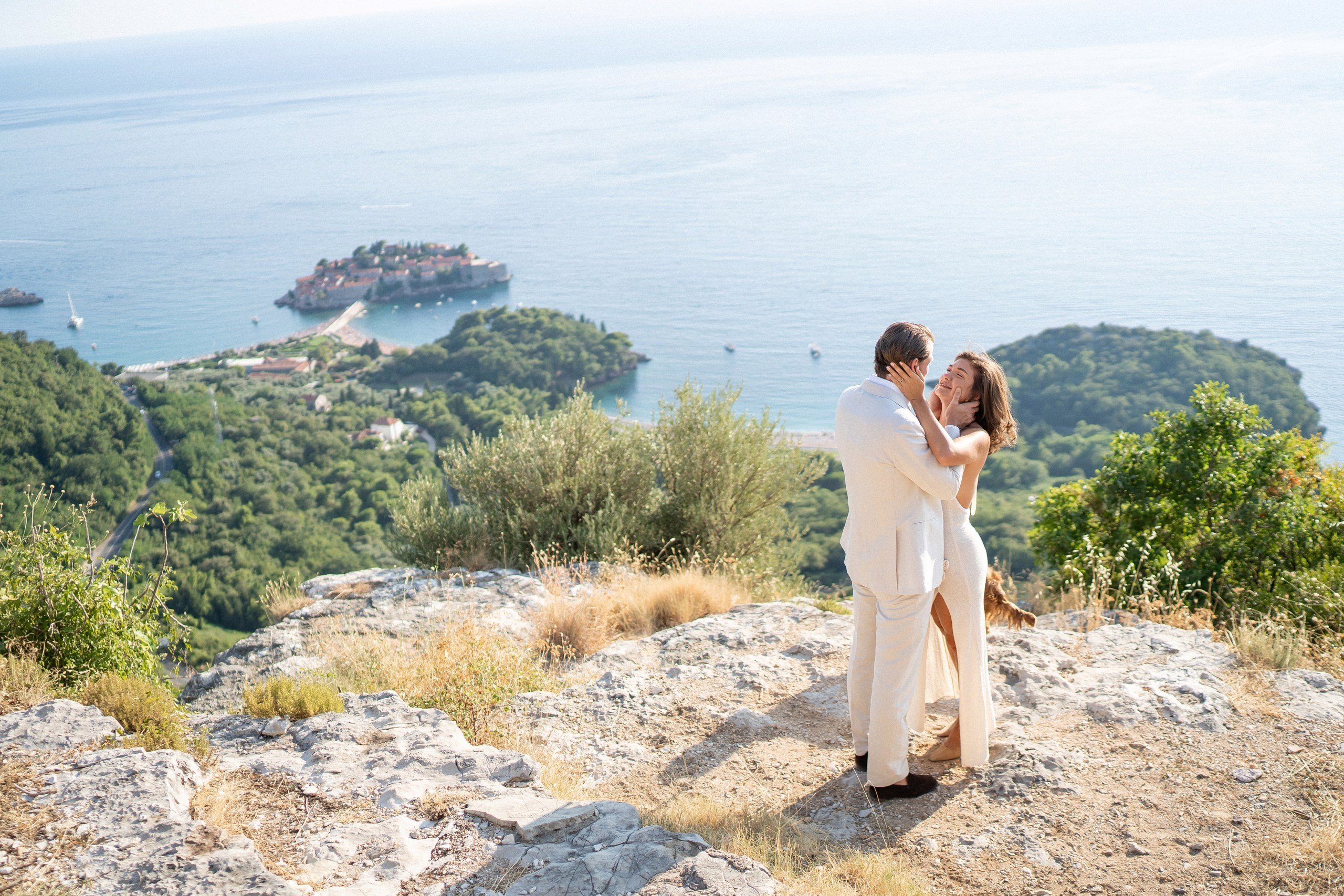 Идеальное место для предложения. в Будве — Уединенная смотровая площадка на Свети-Стефане