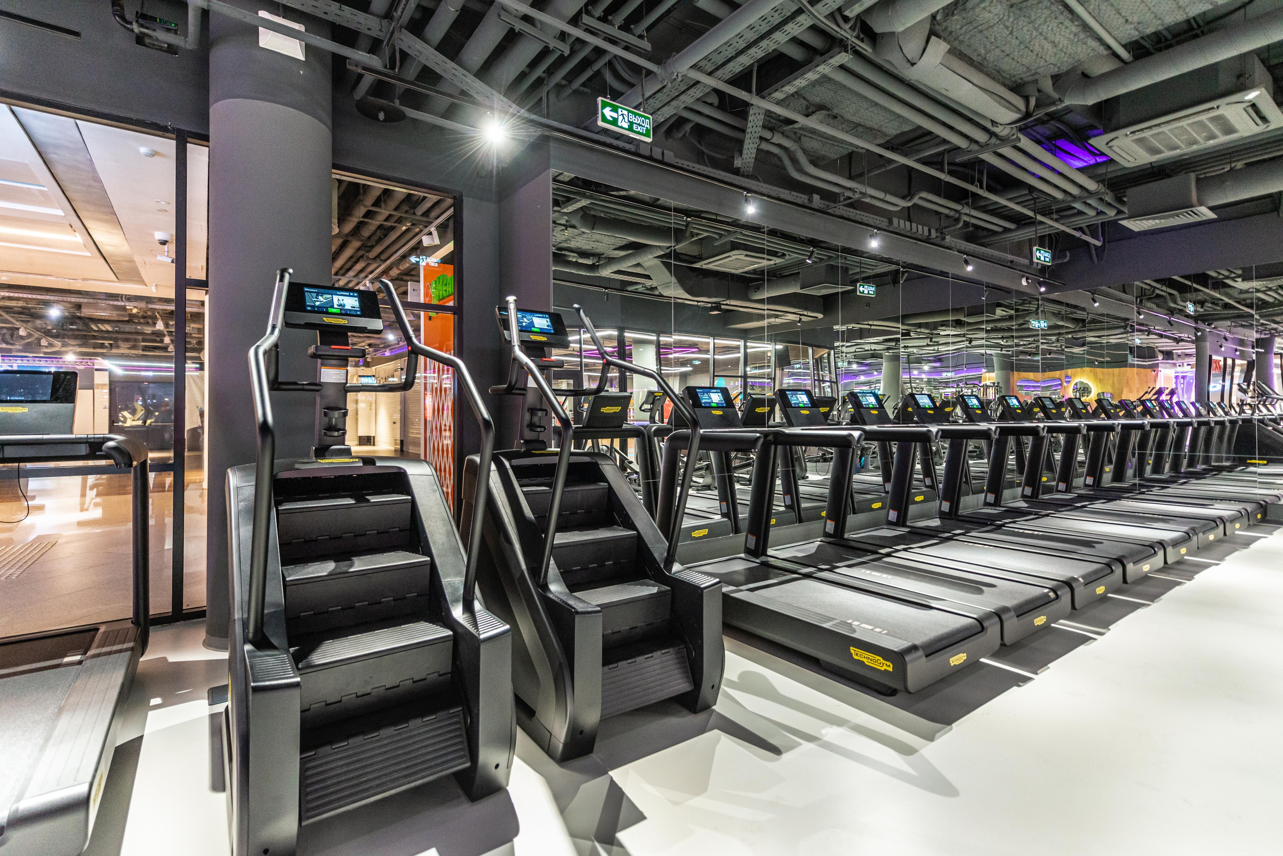 Фитнес-клуб DDX Fitness на ул. Лескова. ФОТОГРАФ МЕКСИКА КИНТАНА-РОО