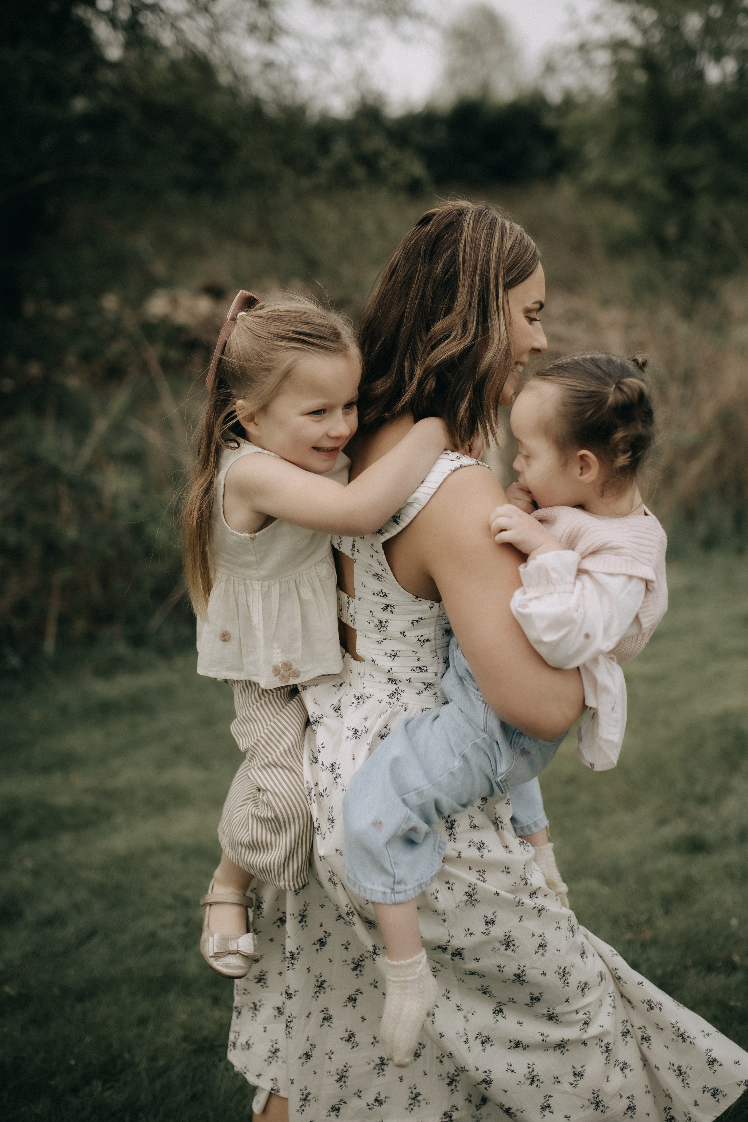 Big Family Moments. Wedding and Portrait Photographer Evie Moon