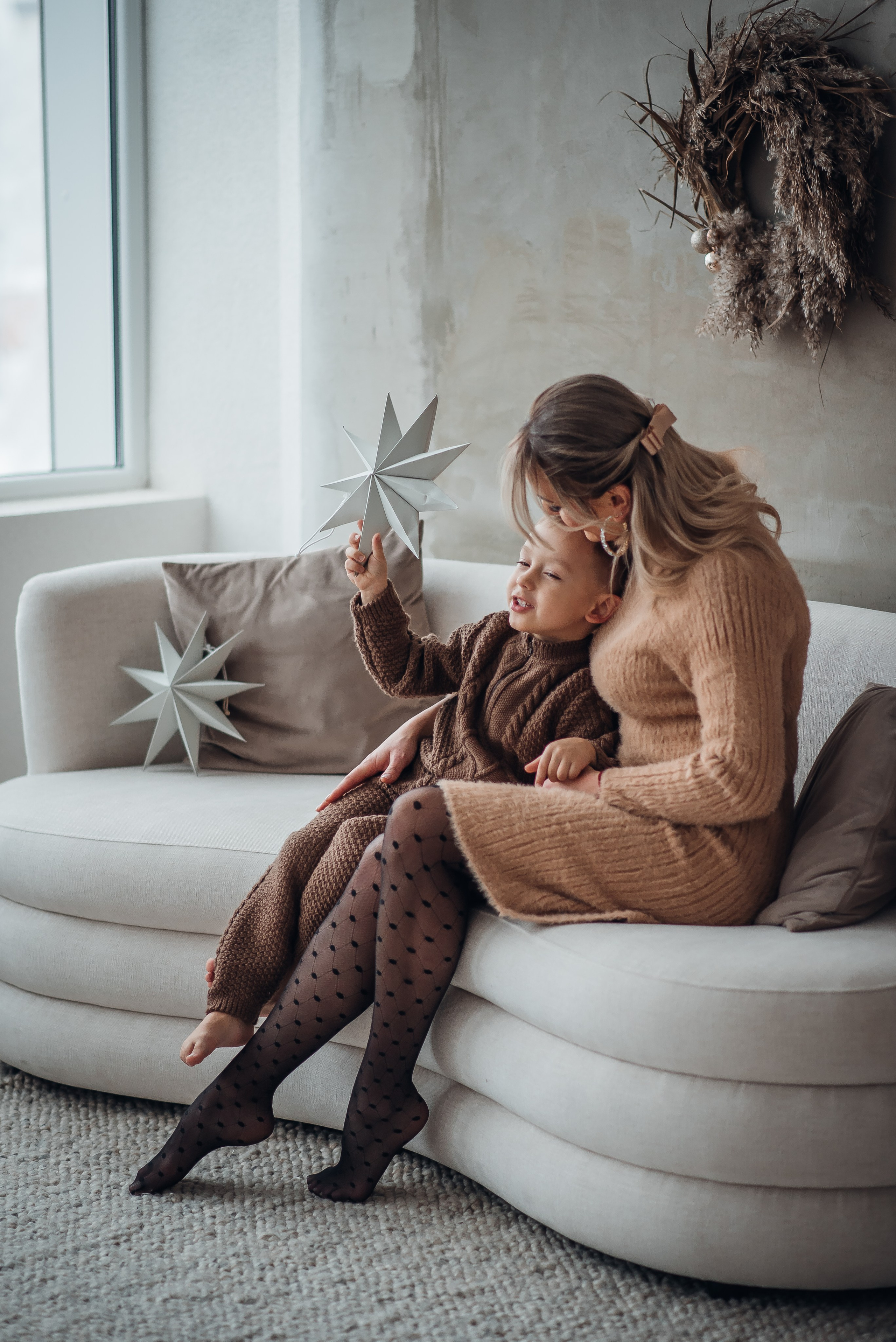 Fotosesijos studijoje. Aukse Stravi fotografė