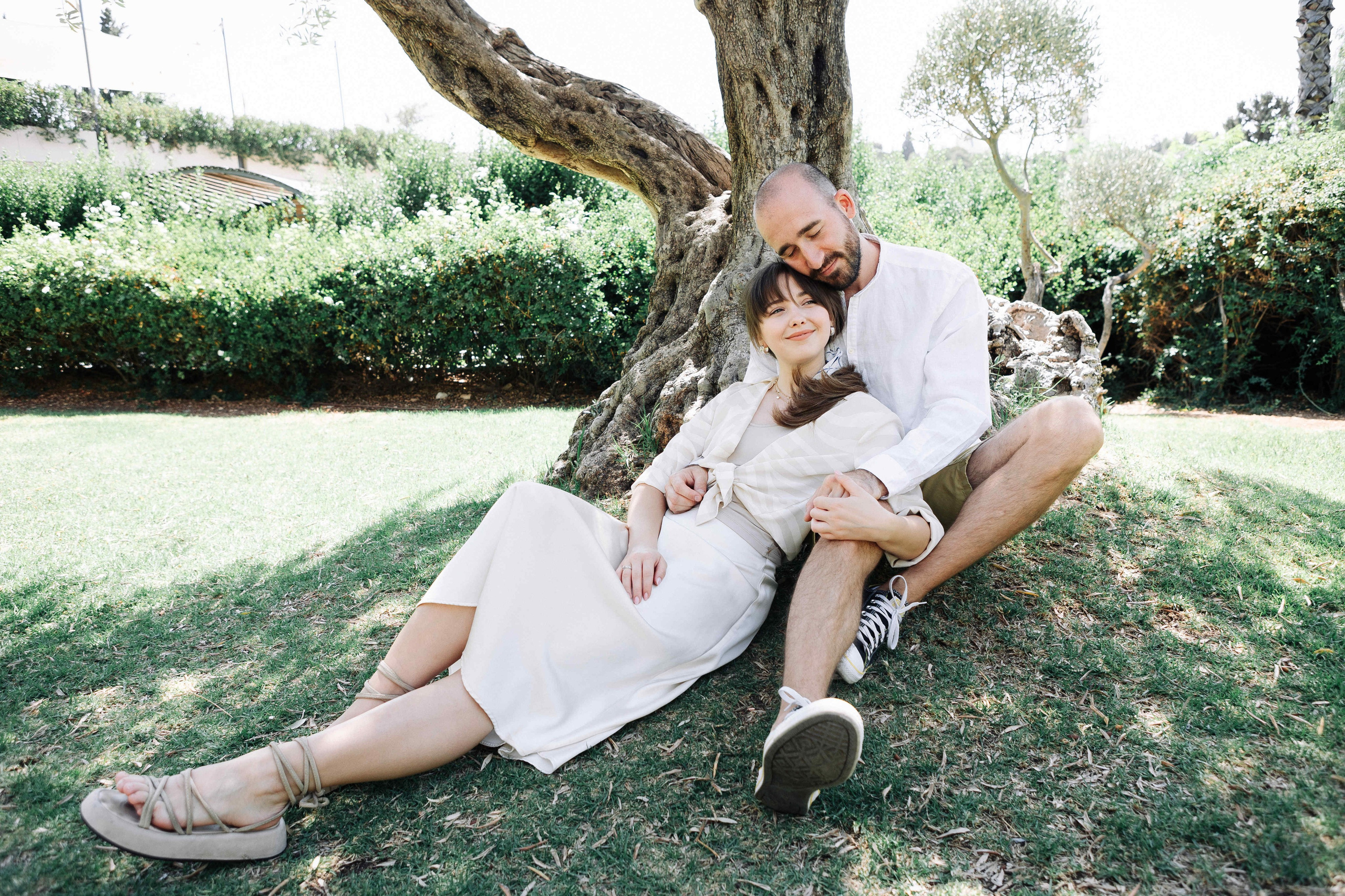 A MONTH AFTER THE WEDDING (morning). PHOTOGRAPHER IN ISRAEL