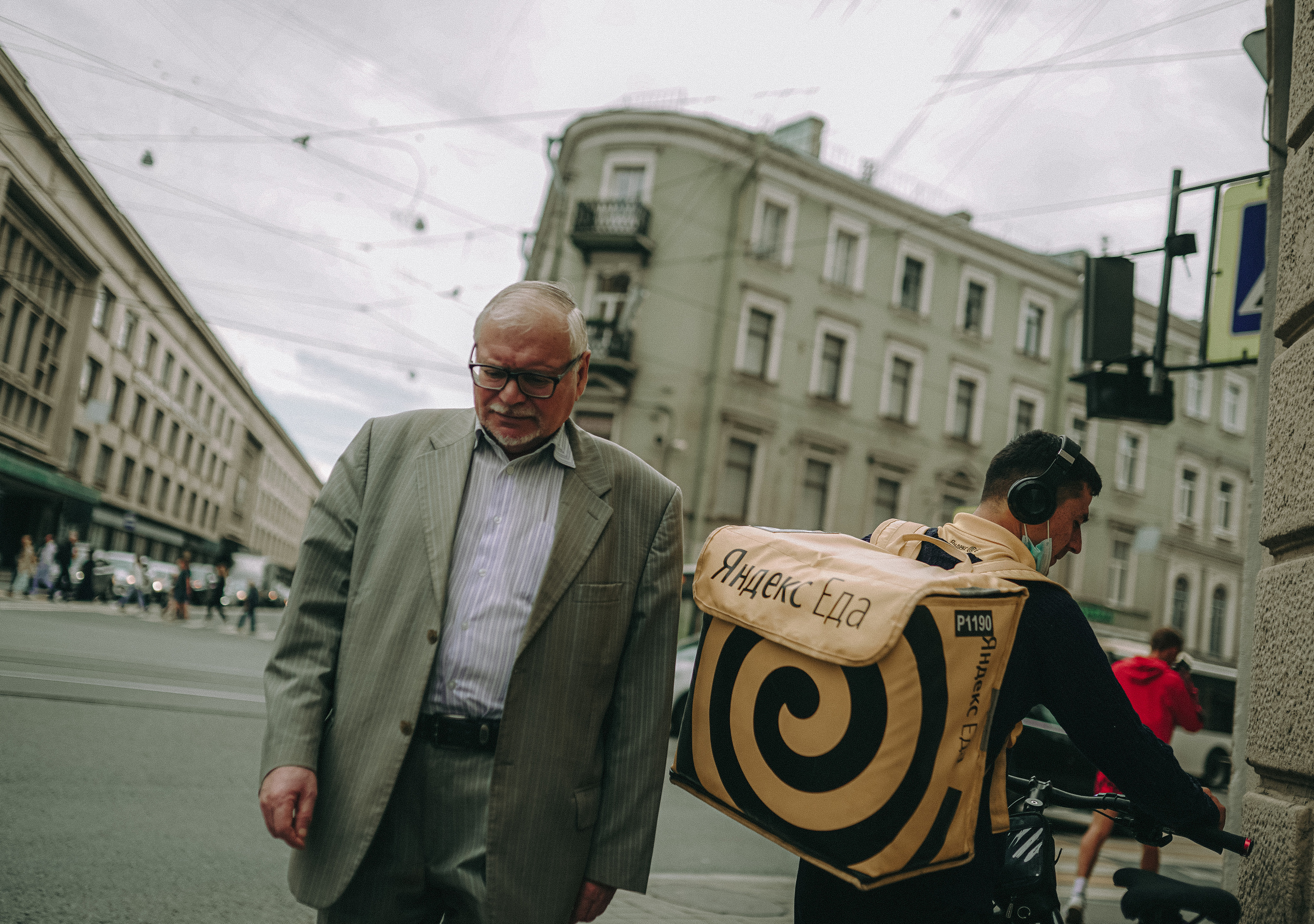 2020. Стрит-фотография, полная абсурда, идиотизма и красоты