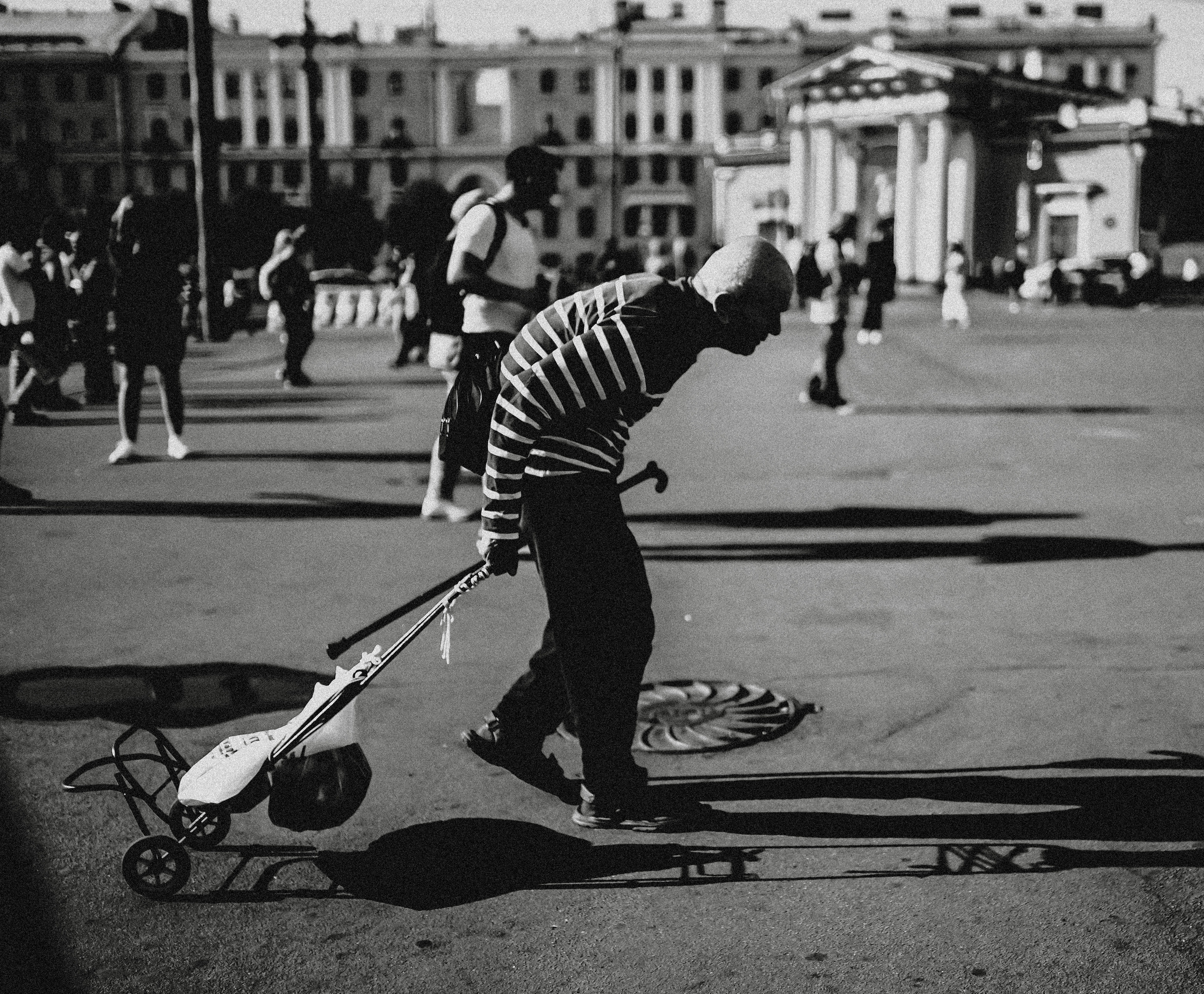 2019. Стрит-фотография, полная абсурда, идиотизма и красоты