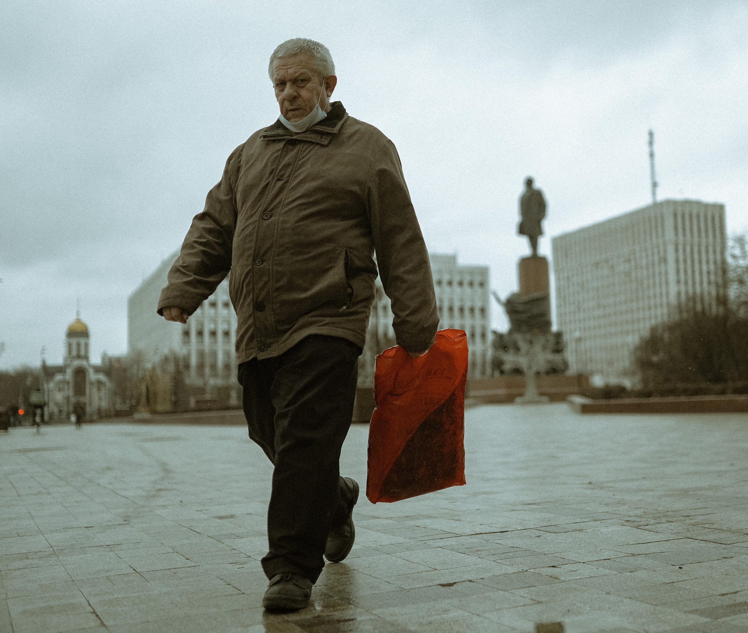 2021. Стрит-фотография, полная абсурда, идиотизма и красоты