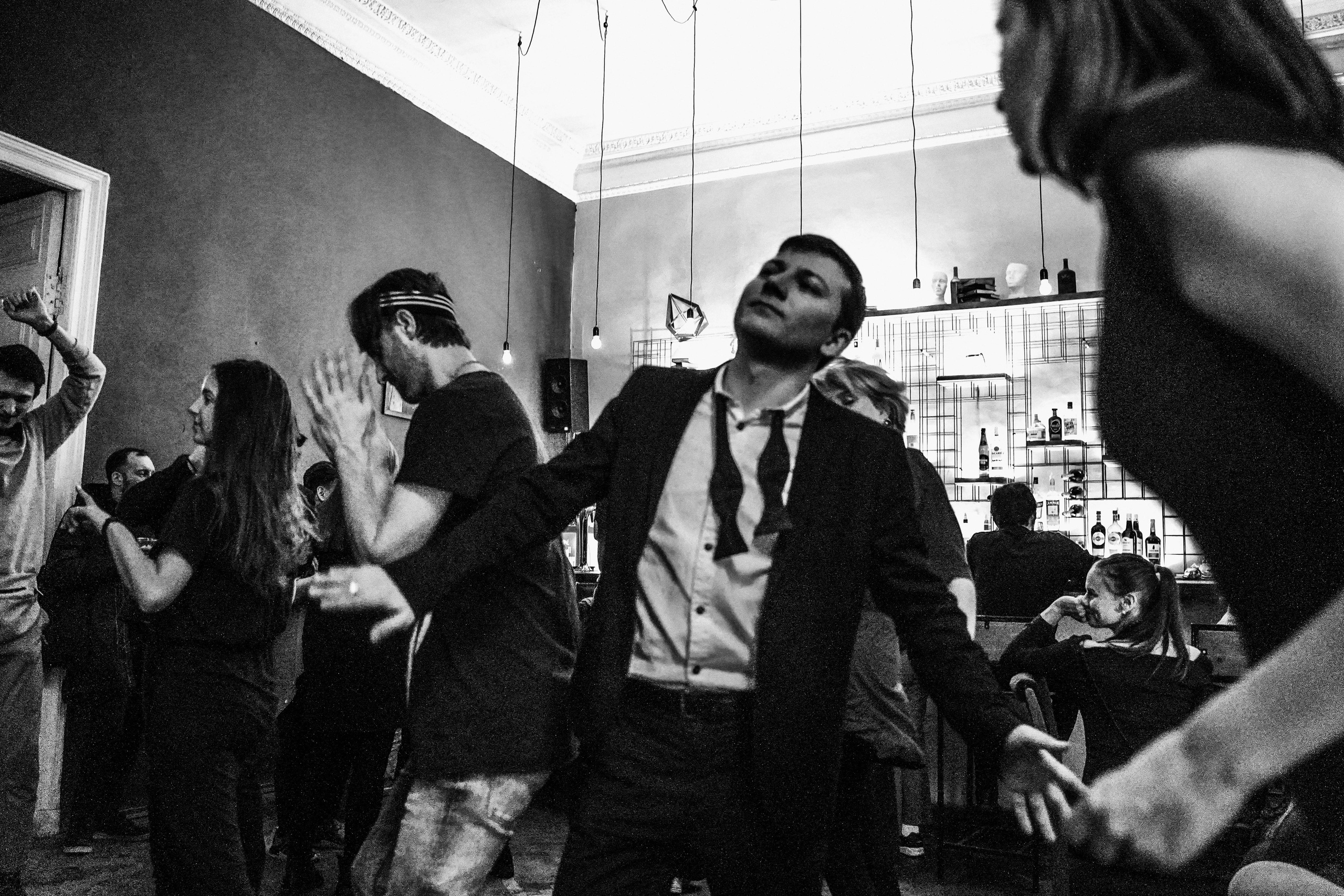 2018. Стрит-фотография, полная абсурда, идиотизма и красоты