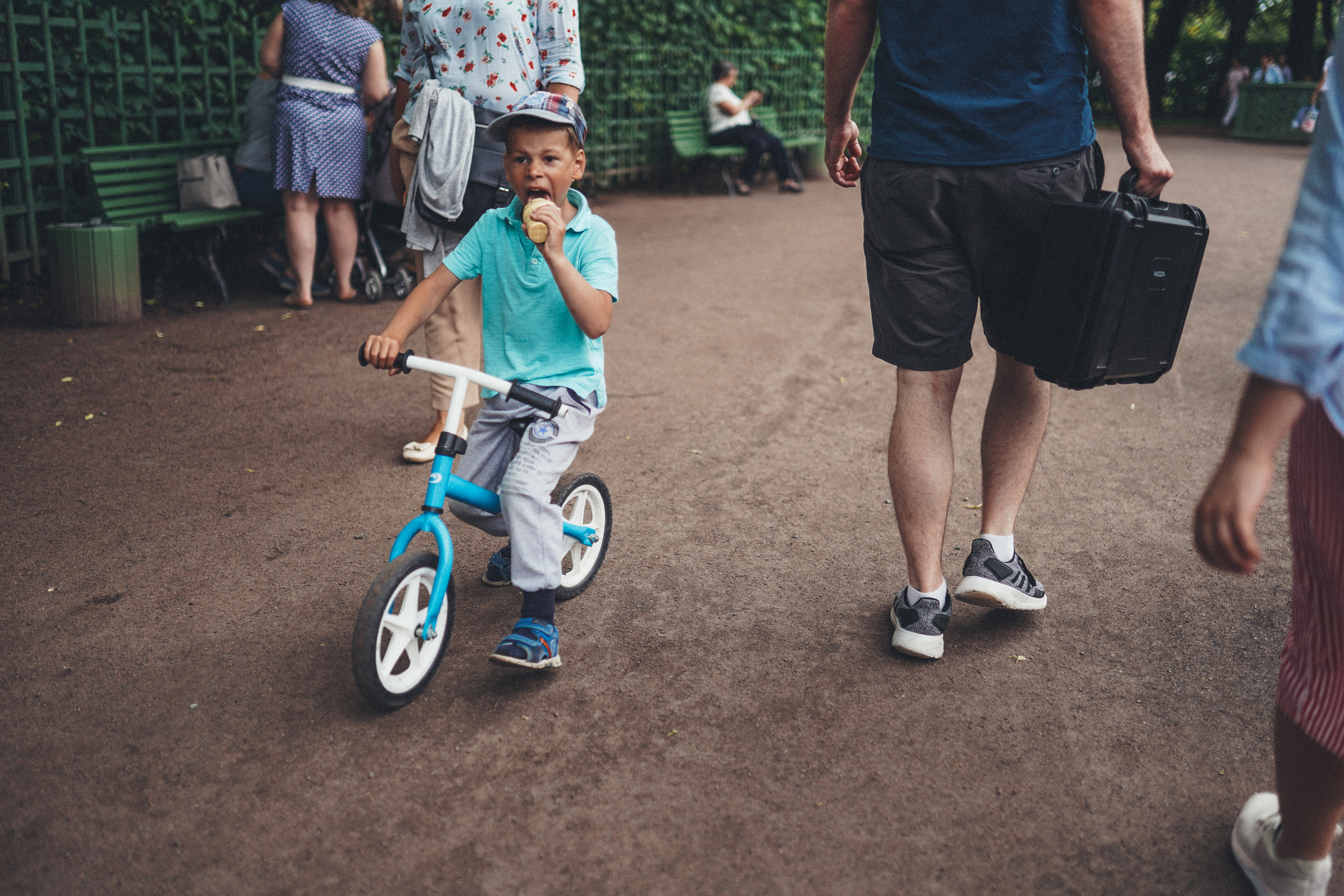 2019. Стрит-фотография, полная абсурда, идиотизма и красоты
