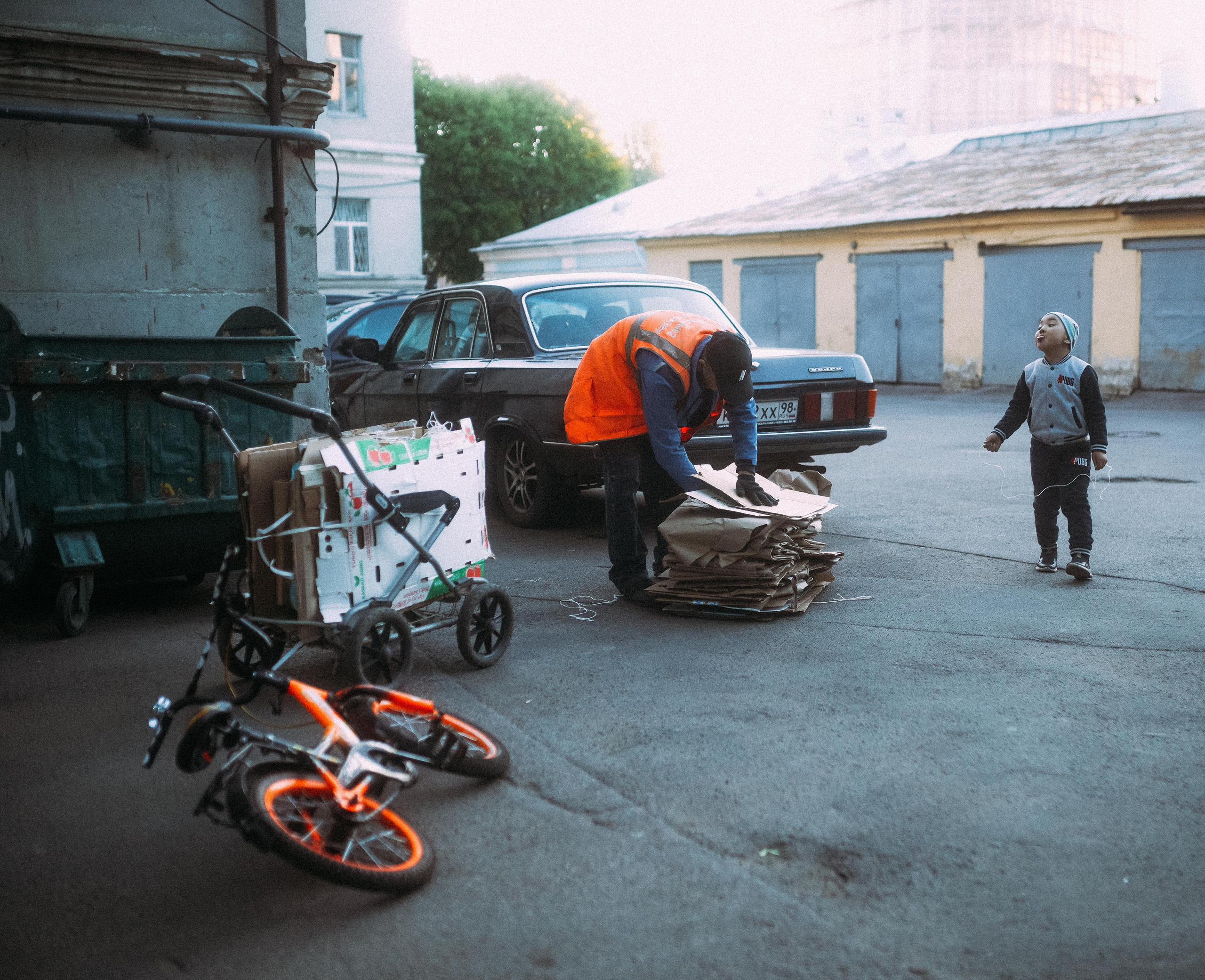 2022. Стрит-фотография, полная абсурда, идиотизма и красоты