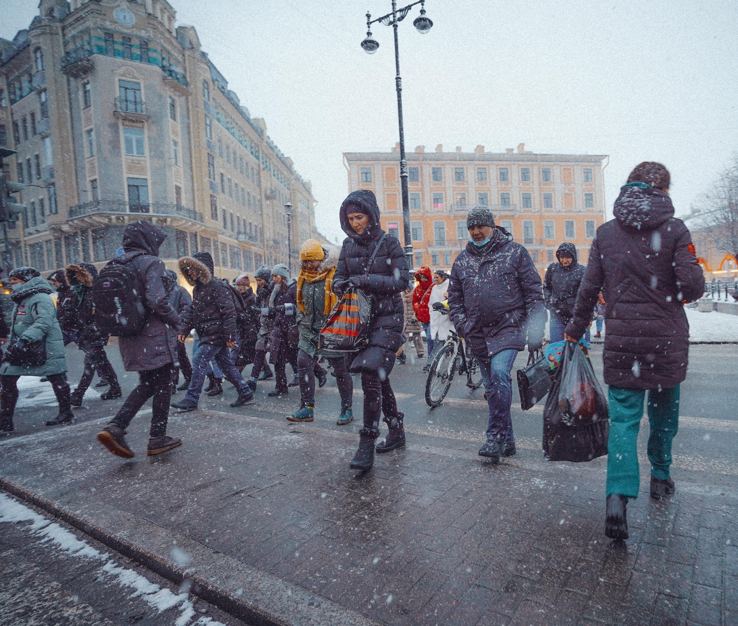 2021. Стрит-фотография, полная абсурда, идиотизма и красоты