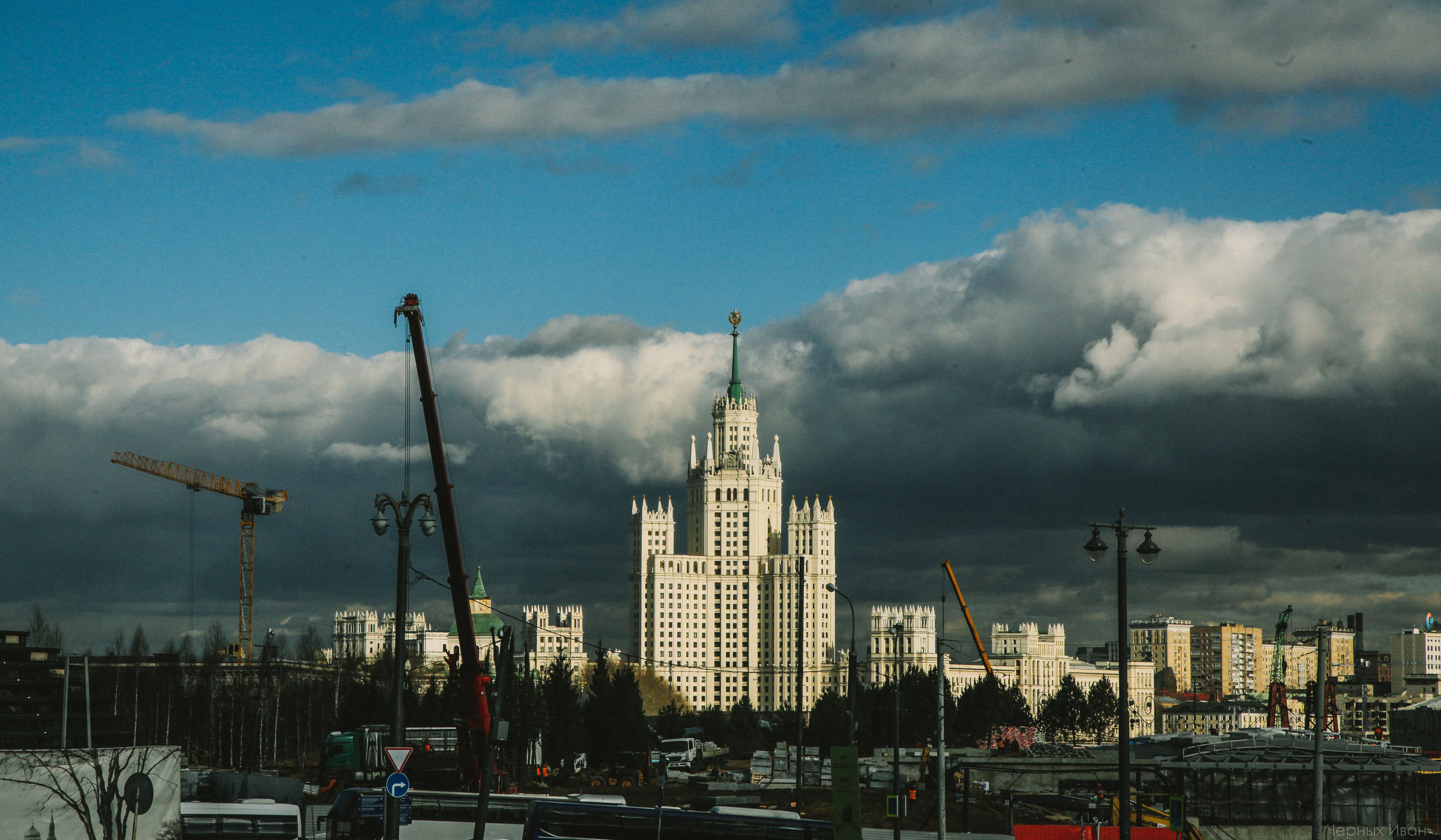 2017. Стрит-фотография, полная абсурда, идиотизма и красоты