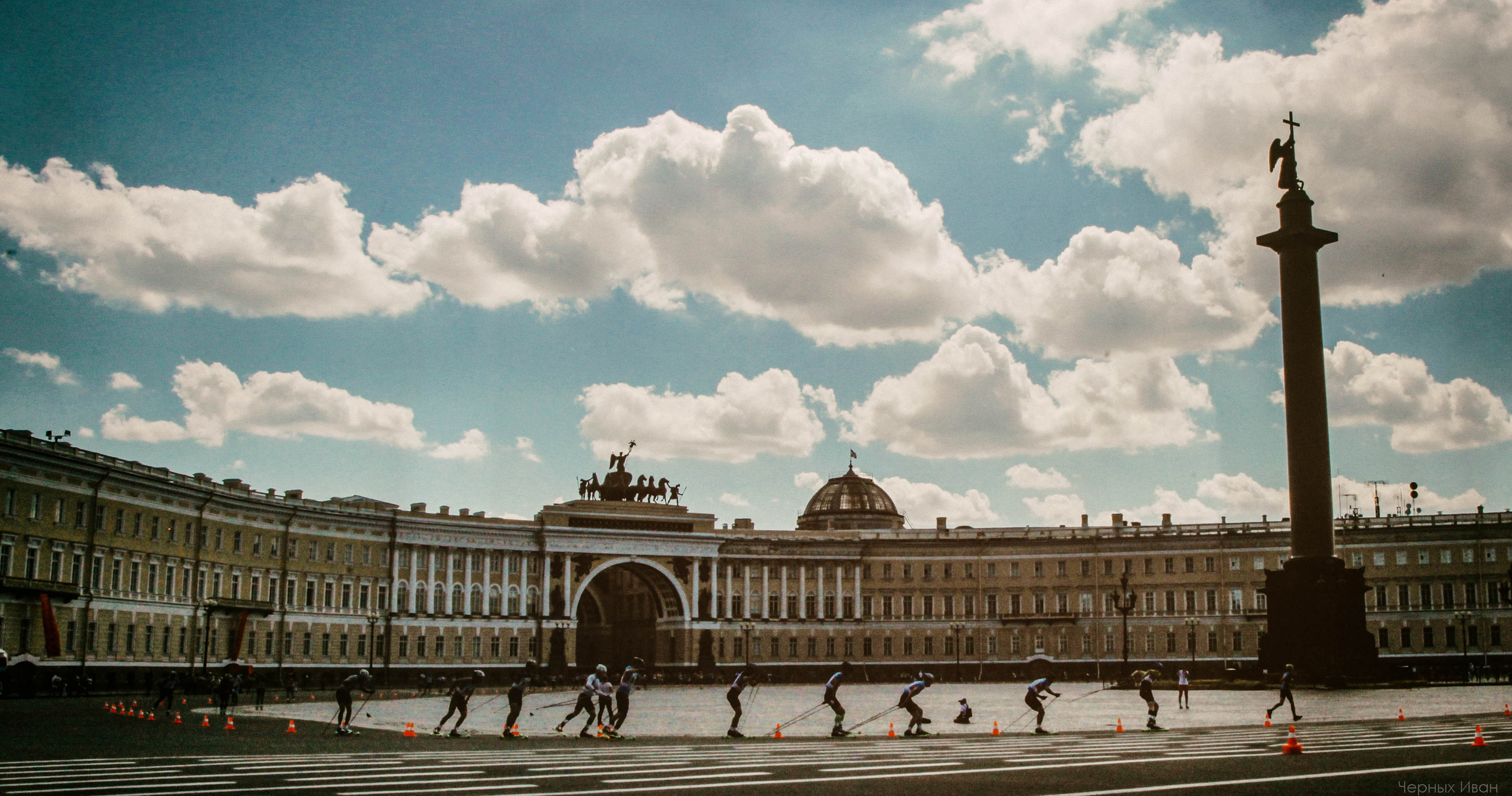 2014. Стрит-фотография, полная абсурда, идиотизма и красоты