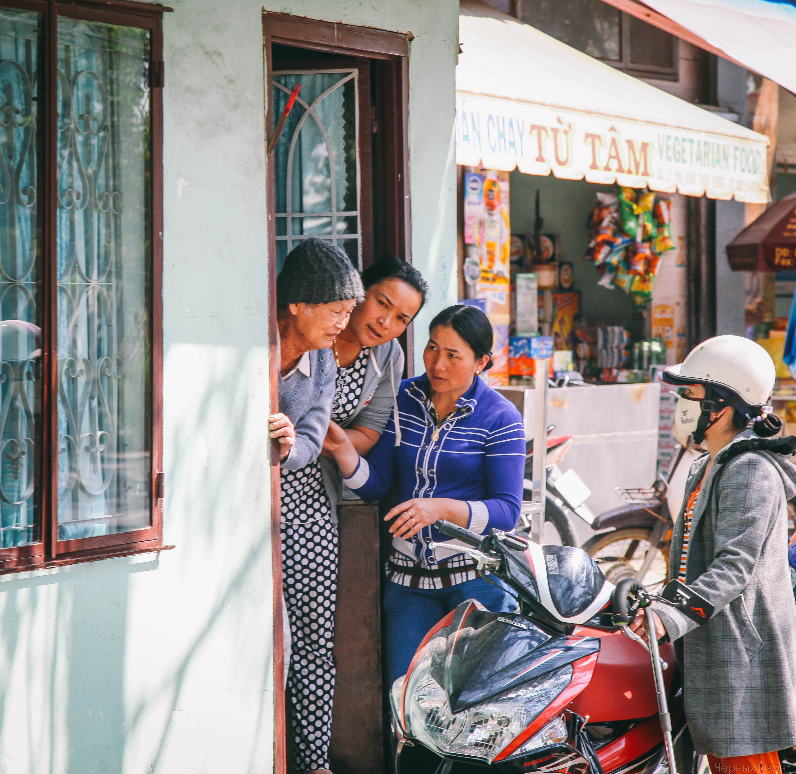 ВЬЕТНАМ. Стрит-фотография, полная абсурда, идиотизма и красоты