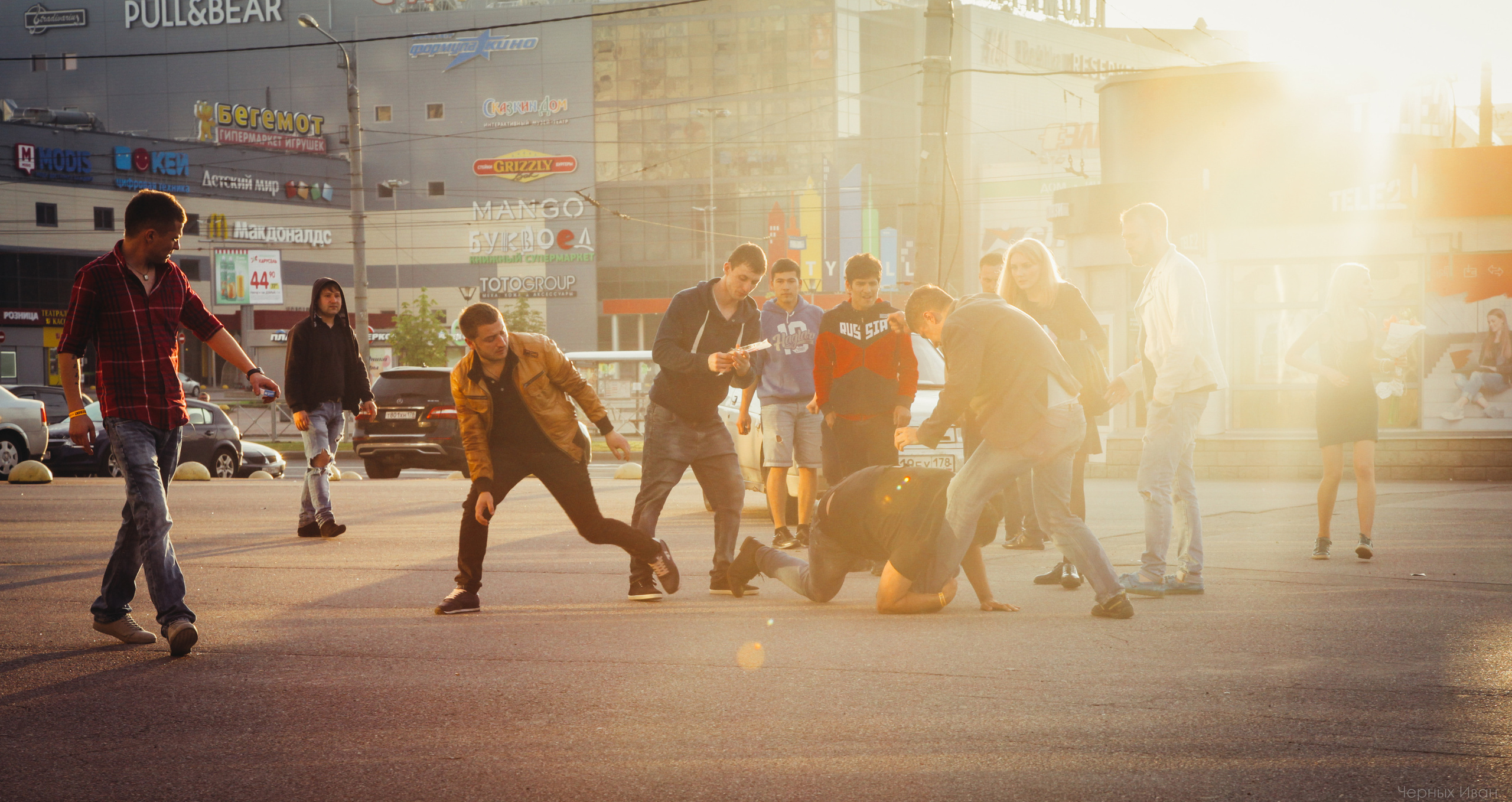 2017. Стрит-фотография, полная абсурда, идиотизма и красоты