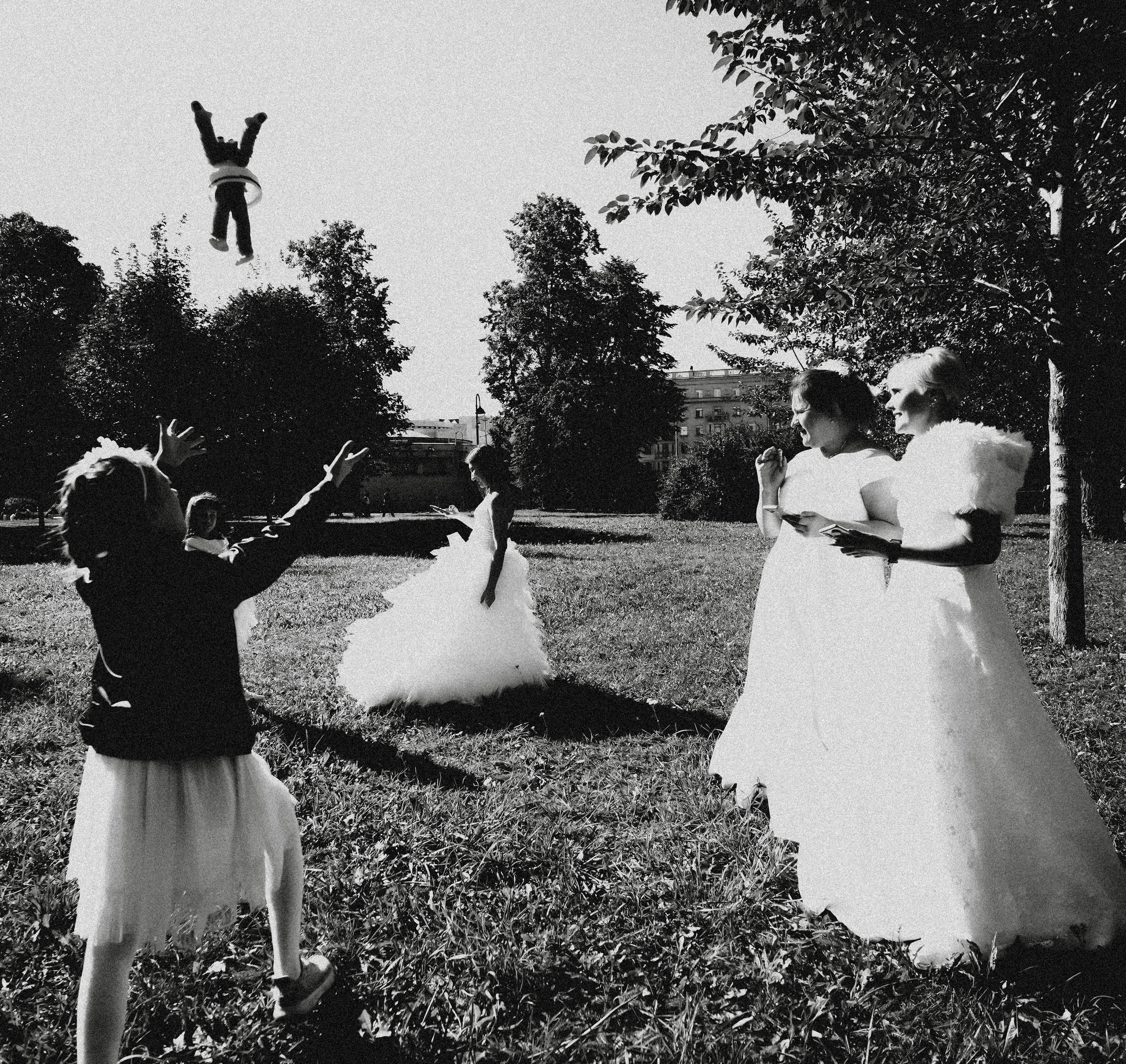 2022. Стрит-фотография, полная абсурда, идиотизма и красоты