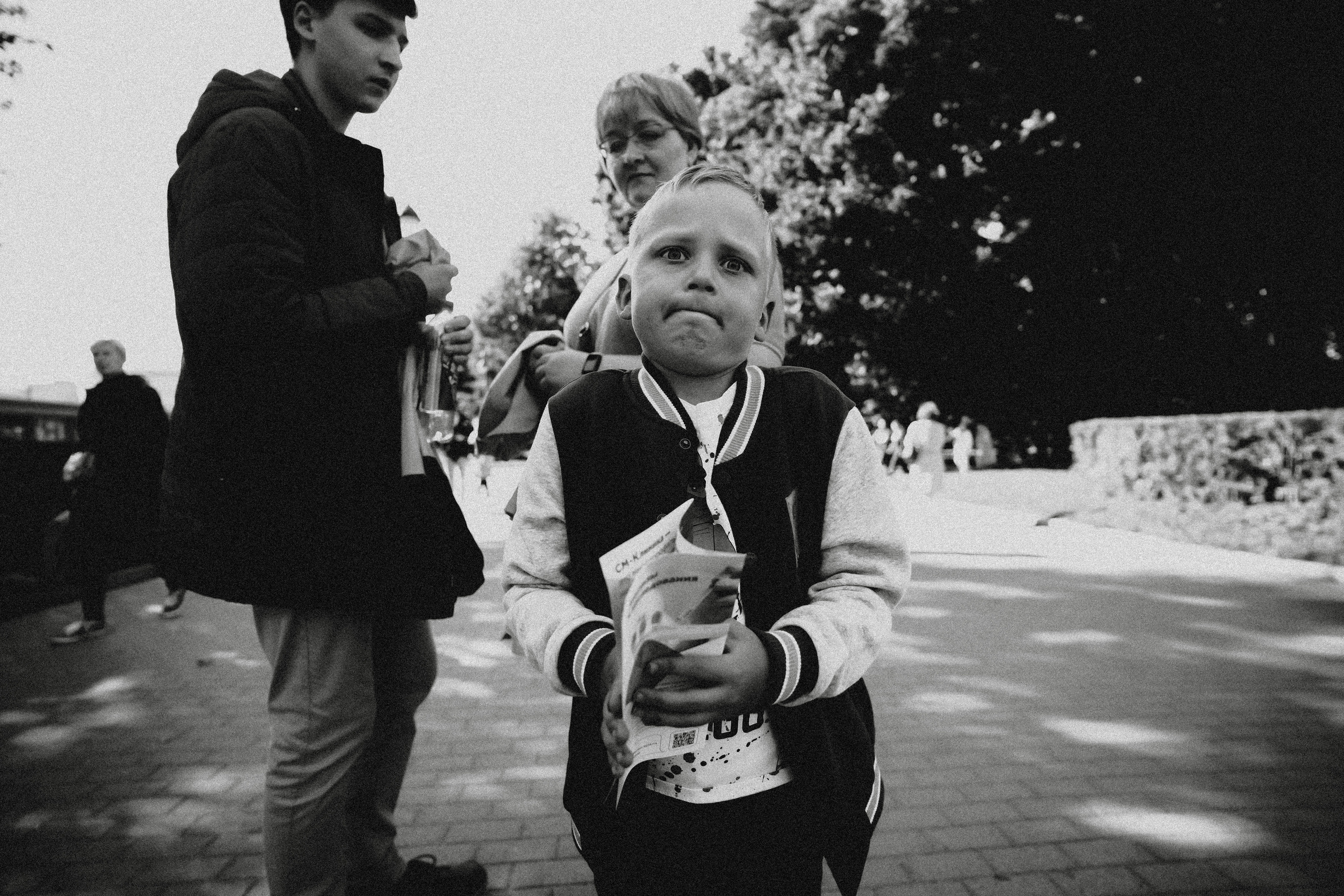 2022. Стрит-фотография, полная абсурда, идиотизма и красоты