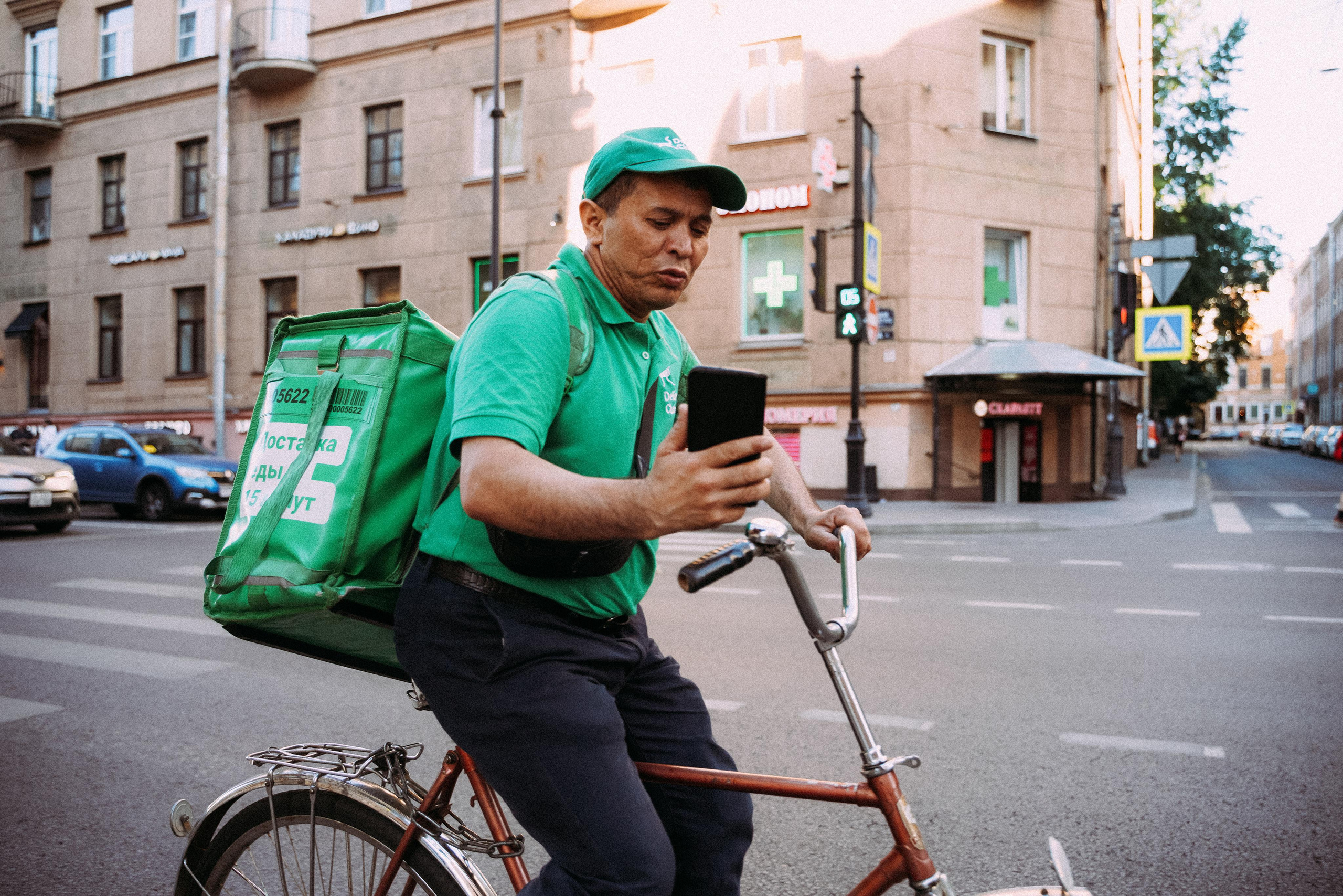 2022. Стрит-фотография, полная абсурда, идиотизма и красоты